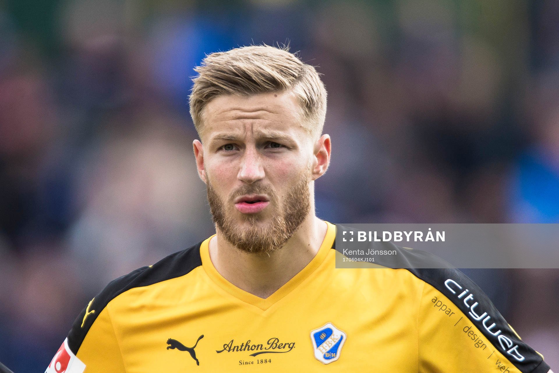 Halmstads Alexander Ruud Tveter innan fotbollsmatchen i