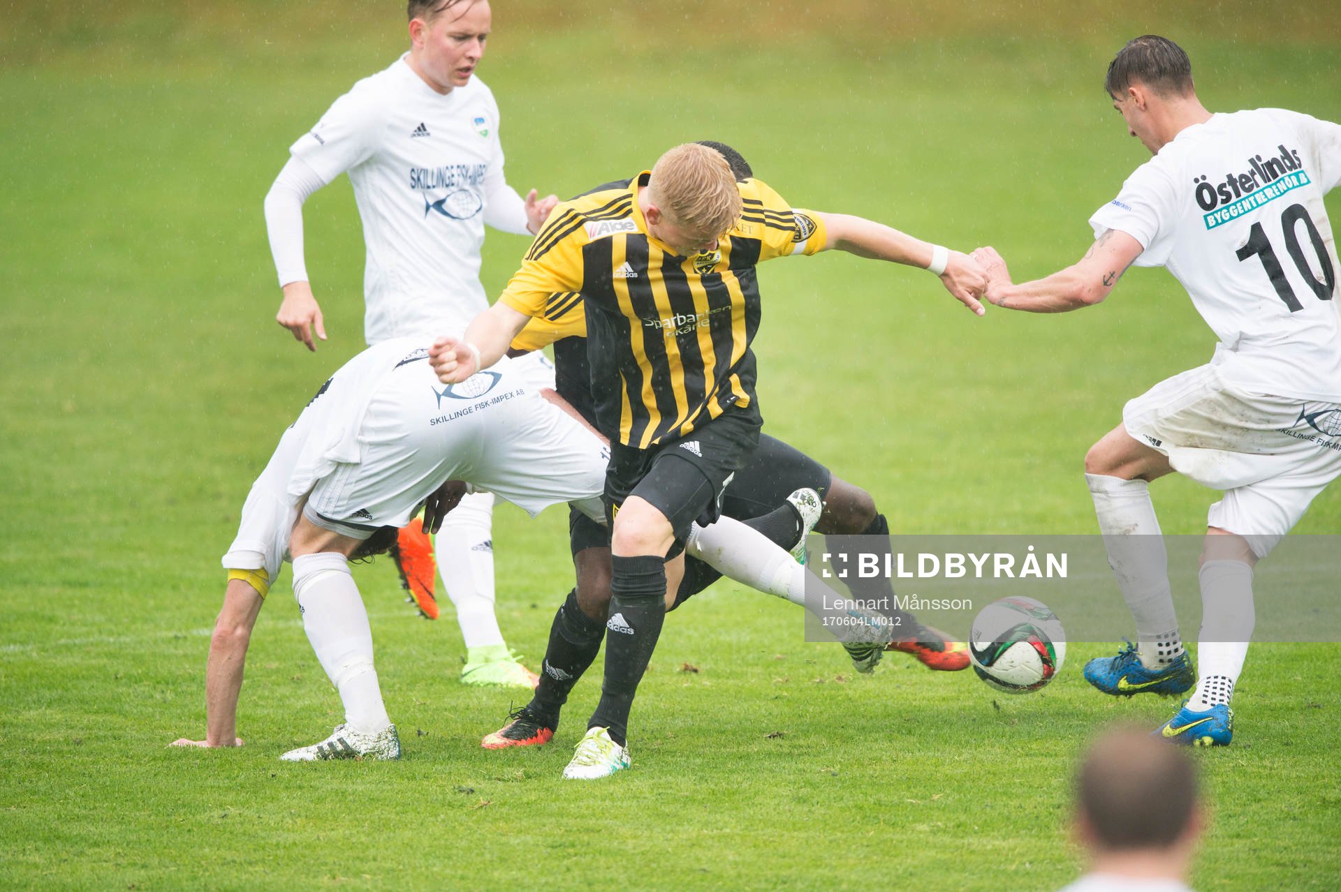 IFK Hässleholms Linus Svensson i matchen i division 2