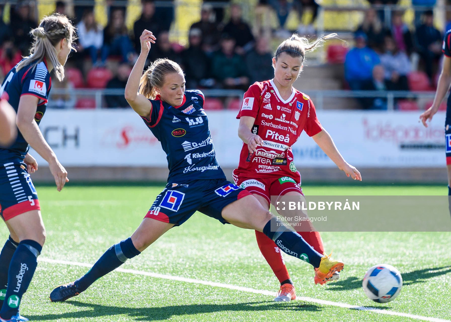 Linköpings Magdalena Eriksson och Piteås Emelie Lövgren
