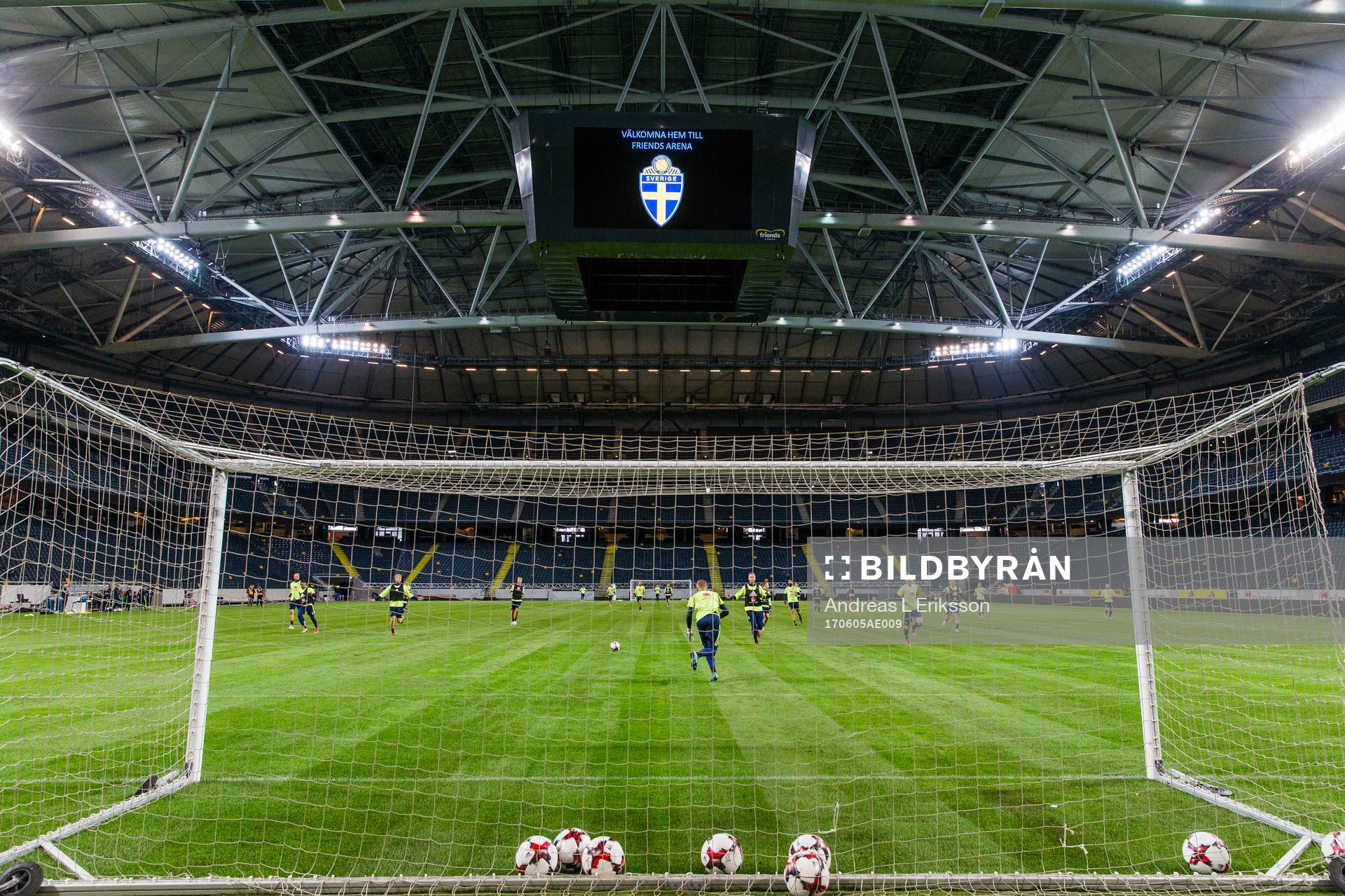 Stängt tak på Friends Arena