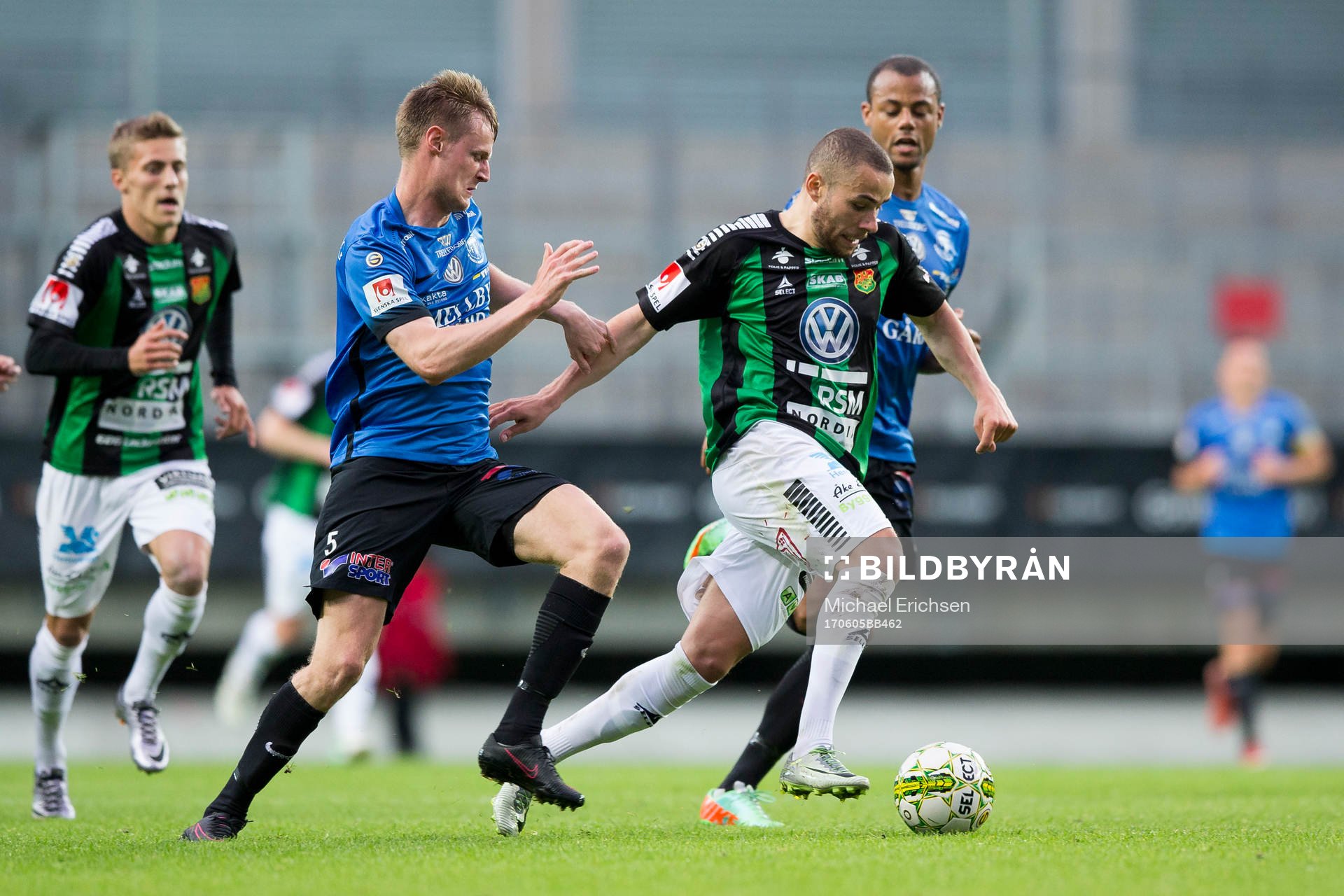 GAIS Malkolm Moenza i kamp med Trelleborgs Anton Tideman under fotbollsmatchen i Superettan mellan GAIS och Trelleborg den 5 juni 2017 i Göteborg.