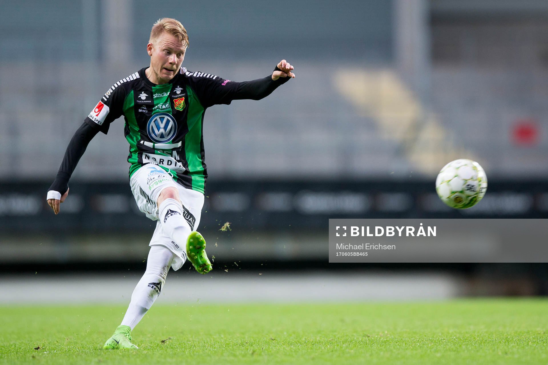GAIS Johan Svahn med en frispark