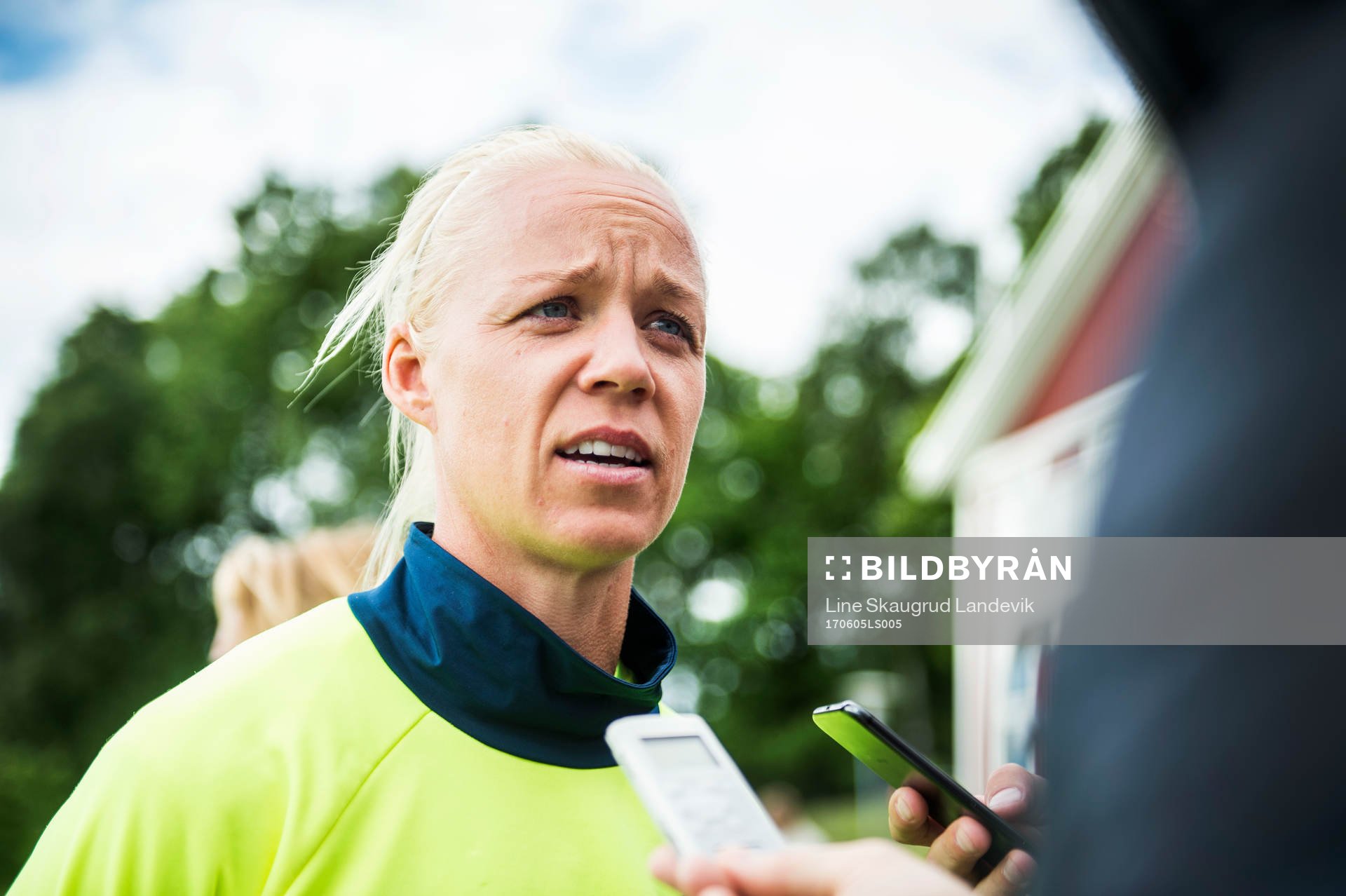 Caroline Seger intervjuas efter en träning med det svenska damlandslaget i fotboll den 5 juni 2017 i Göteborg.