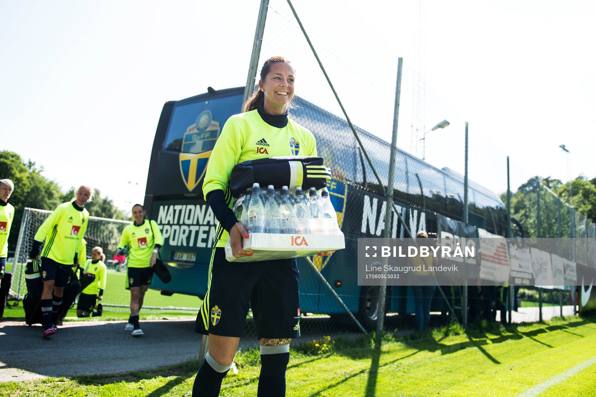 Lotta Schelin med laget