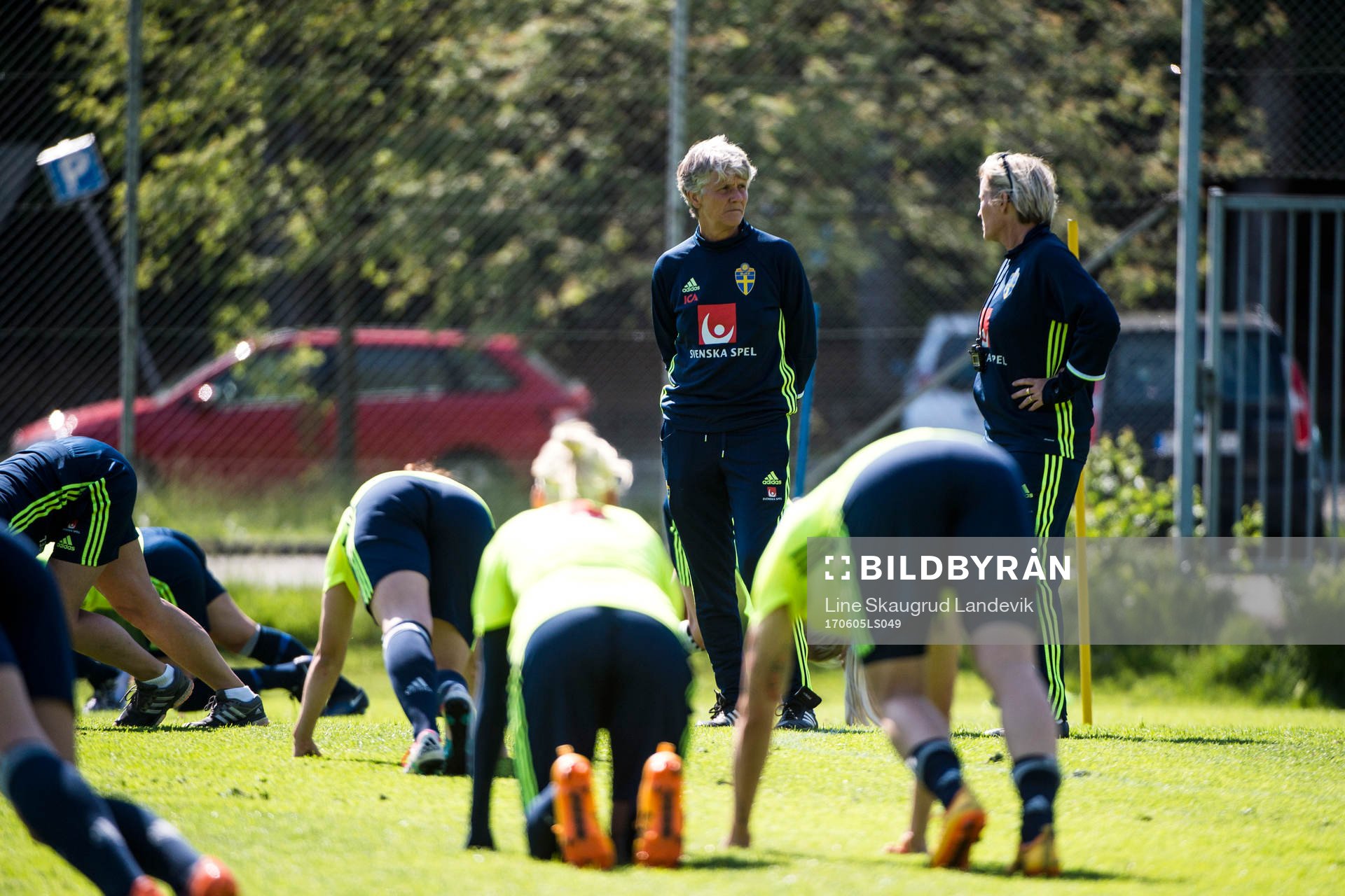 Förbundskapten Pia Sundhage och assisterande