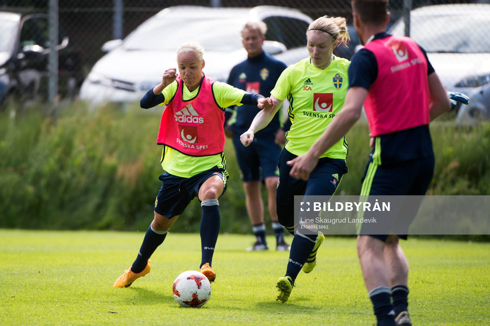 Caroline Seger och målvakt Hedvig Lindahl