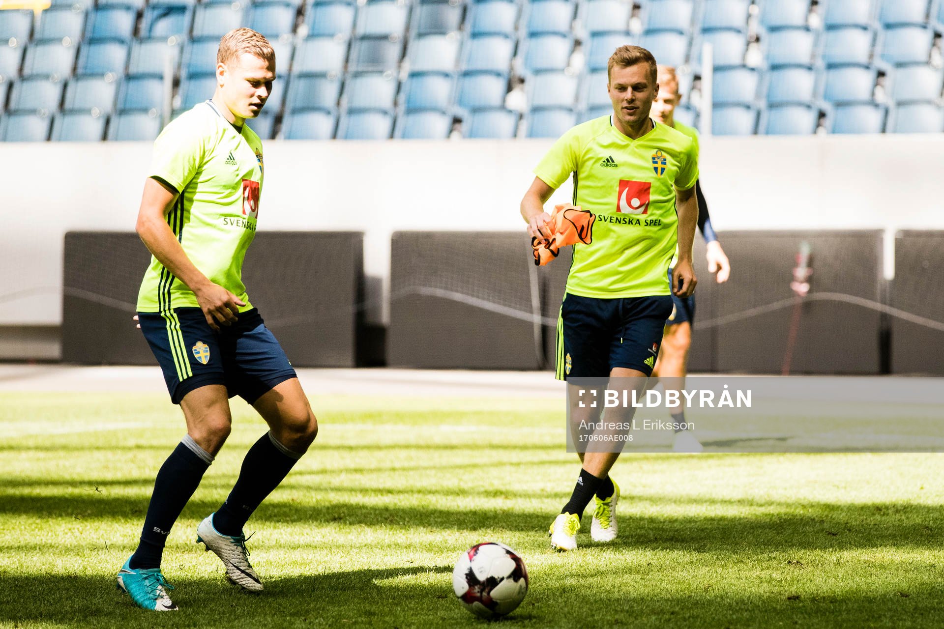 Sveriges Viktor Claesson och Sebastian Larsson