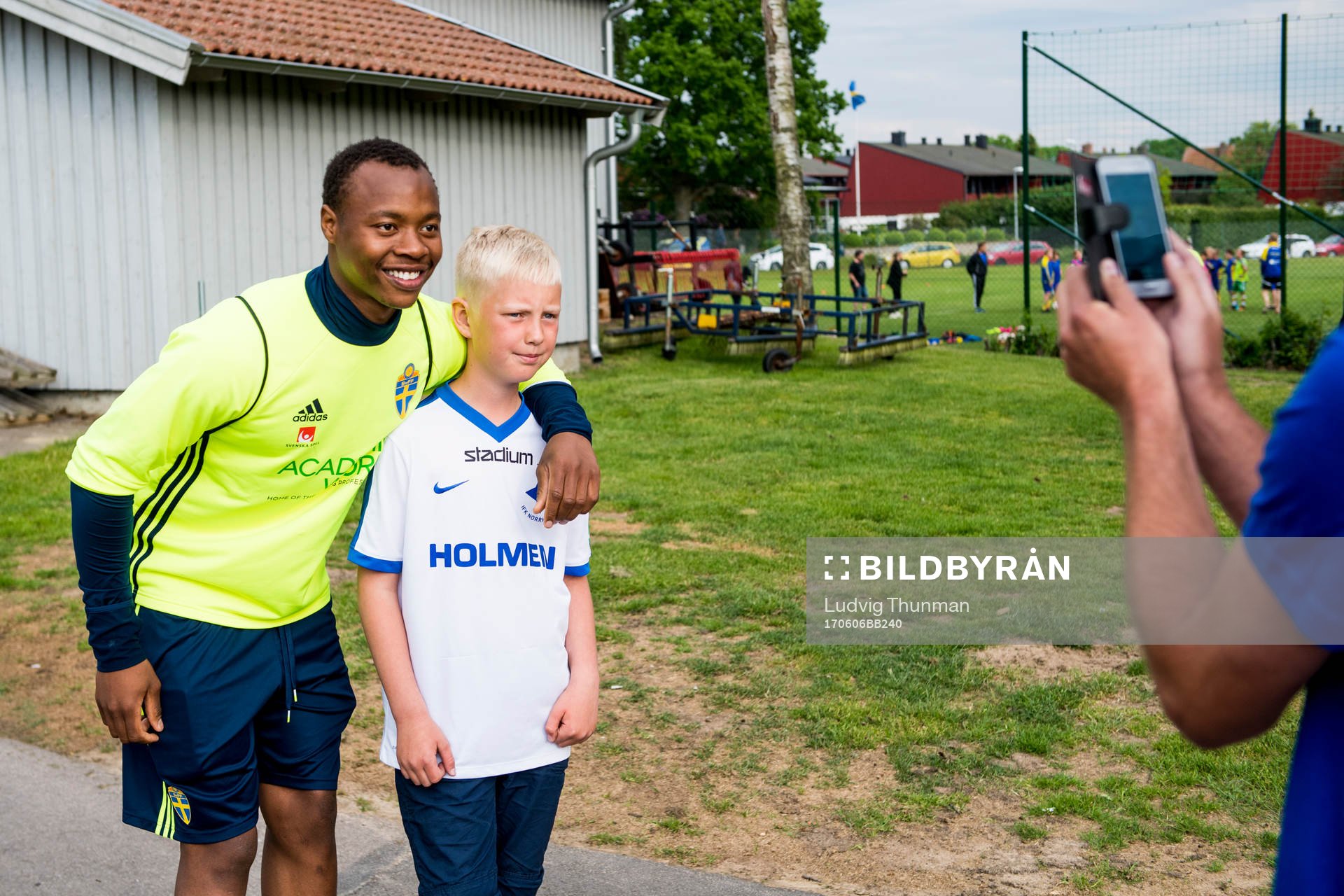Carlos Strandberg fotograferas av en supporter