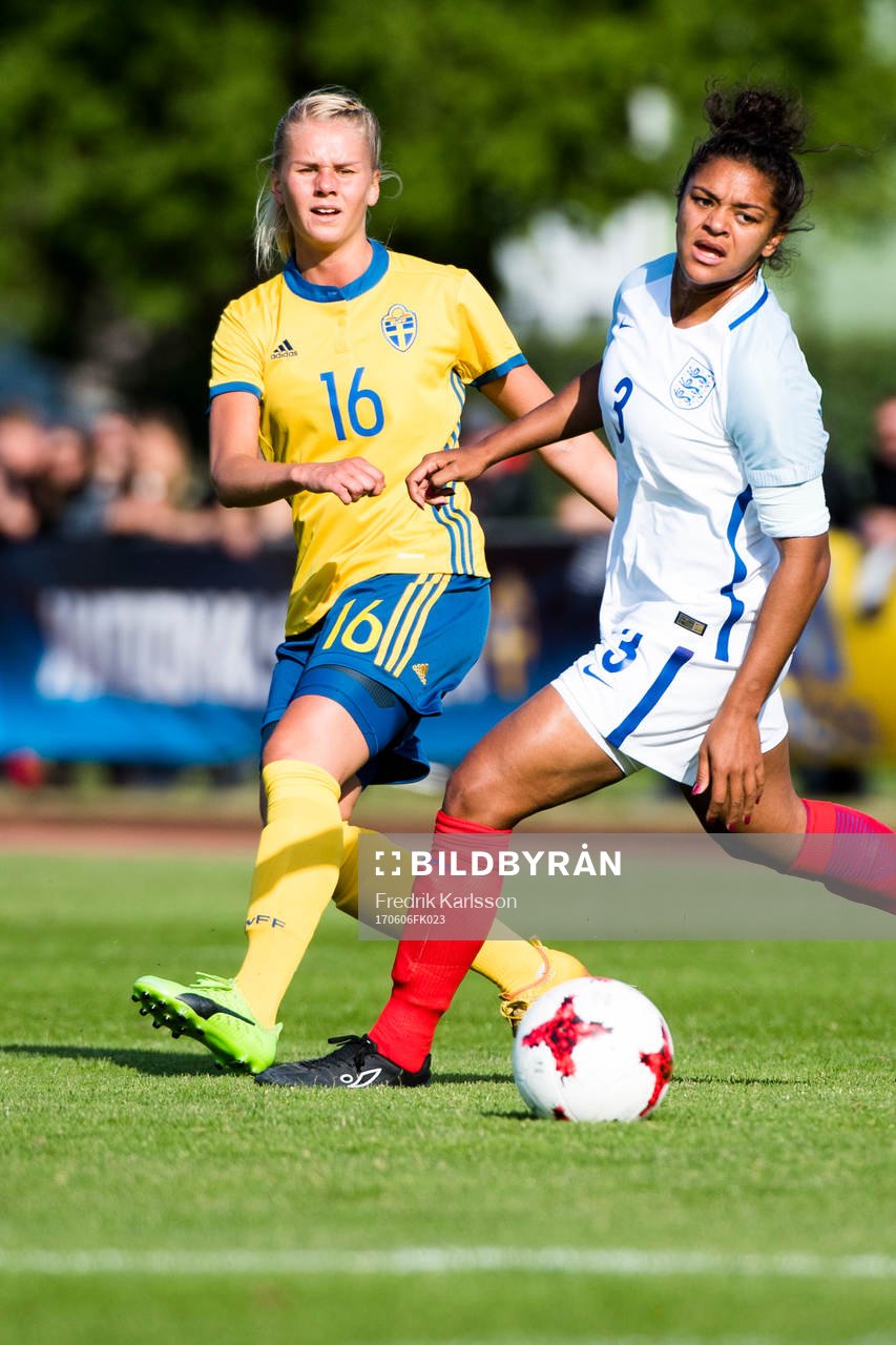 Sveriges Nellie Lilja och Englands Jess Carter