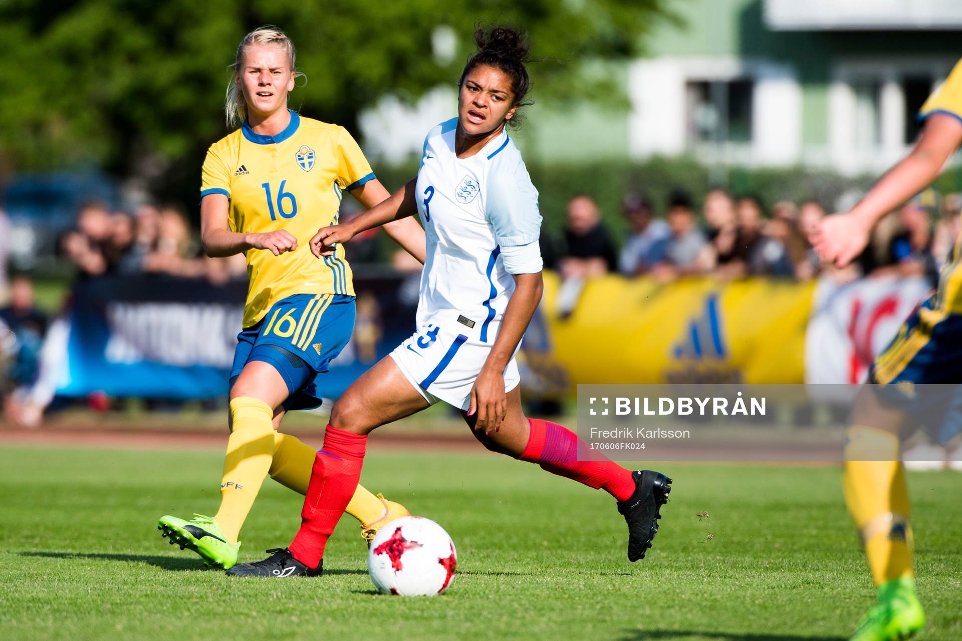 Sveriges Nellie Lilja och Englands Jess Carter