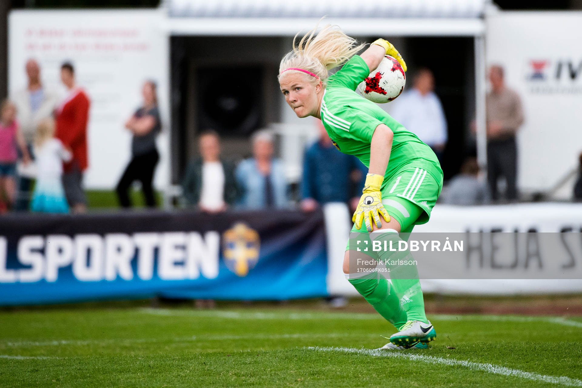 Sveriges målvakt Emma Holmgren under fotbollsmatchen i 4 nations cup dam U23 mellan Sverige och England den 6 juni 2017 i Säffle.