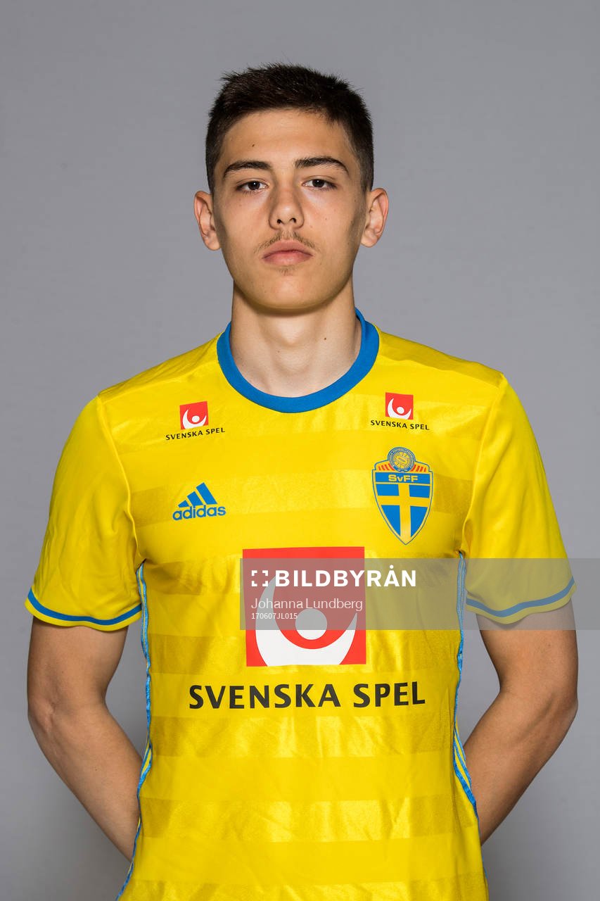 Dennis Hadzikadunic i P19 landslaget poserar för ett porträtt den 7 juni 2017 i Stockholm.