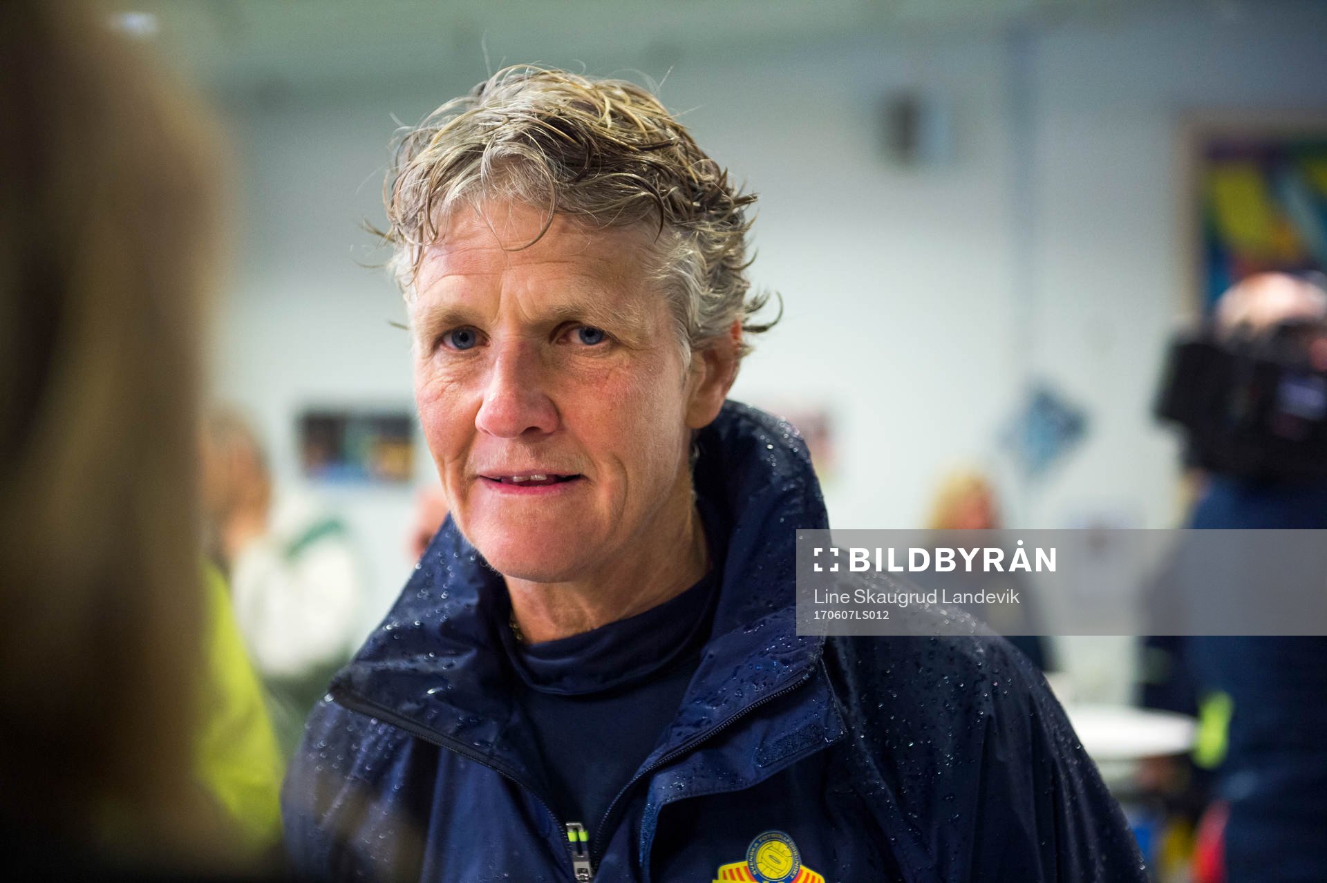 Förbundskapten Pia Sundhage intervjuas efter en träning med det svenska damlandslaget i fotboll den 7 juni 2017 i Göteborg.