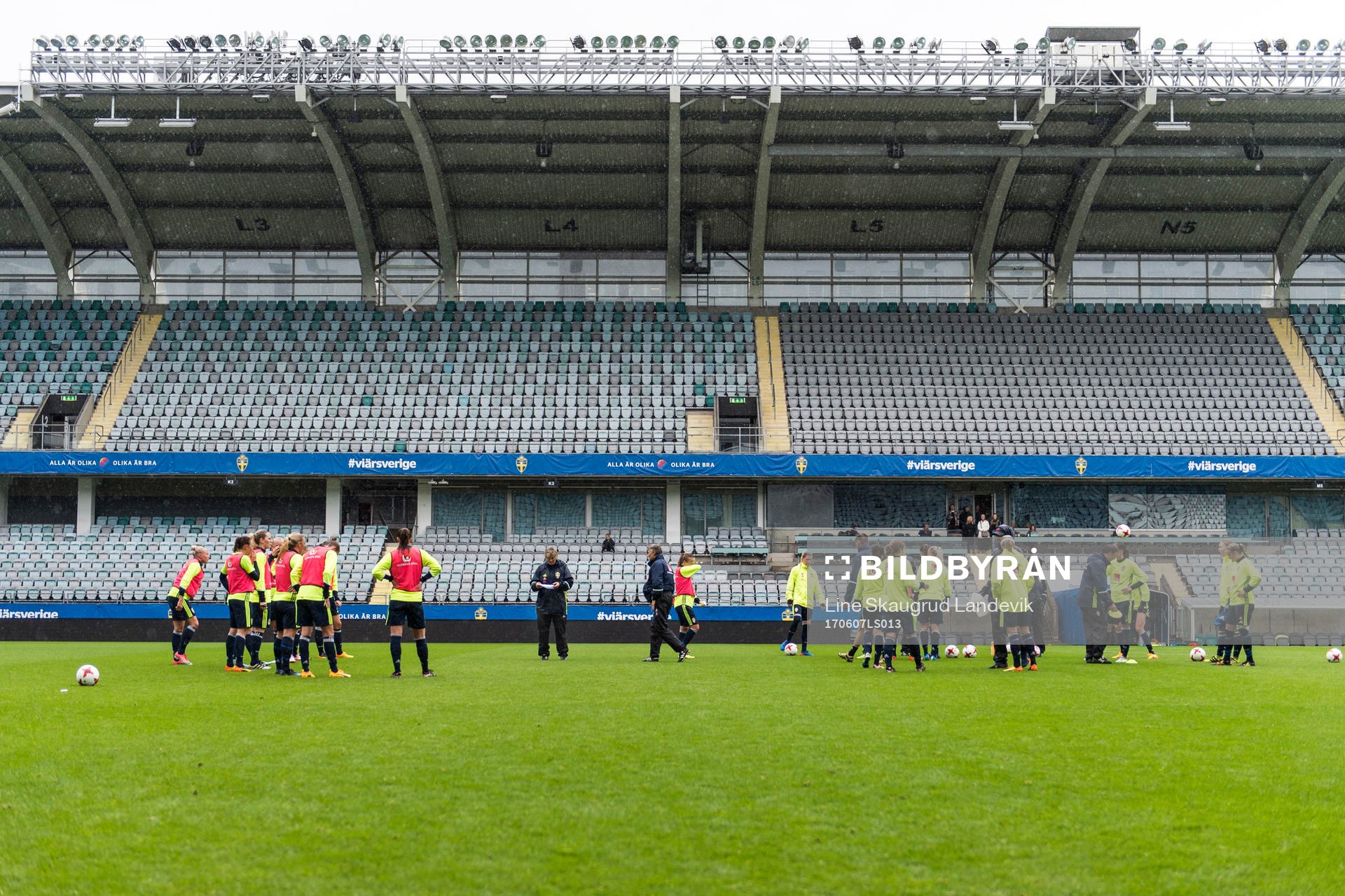 Det svenska damlandslaget i fotboll tränar på Gamla Ullevi