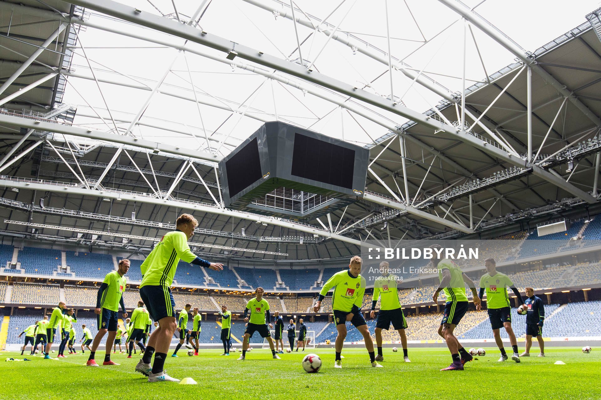 Sveriges Sebastian Larsson, Ola Toivonen, Jimmy Durmaz och