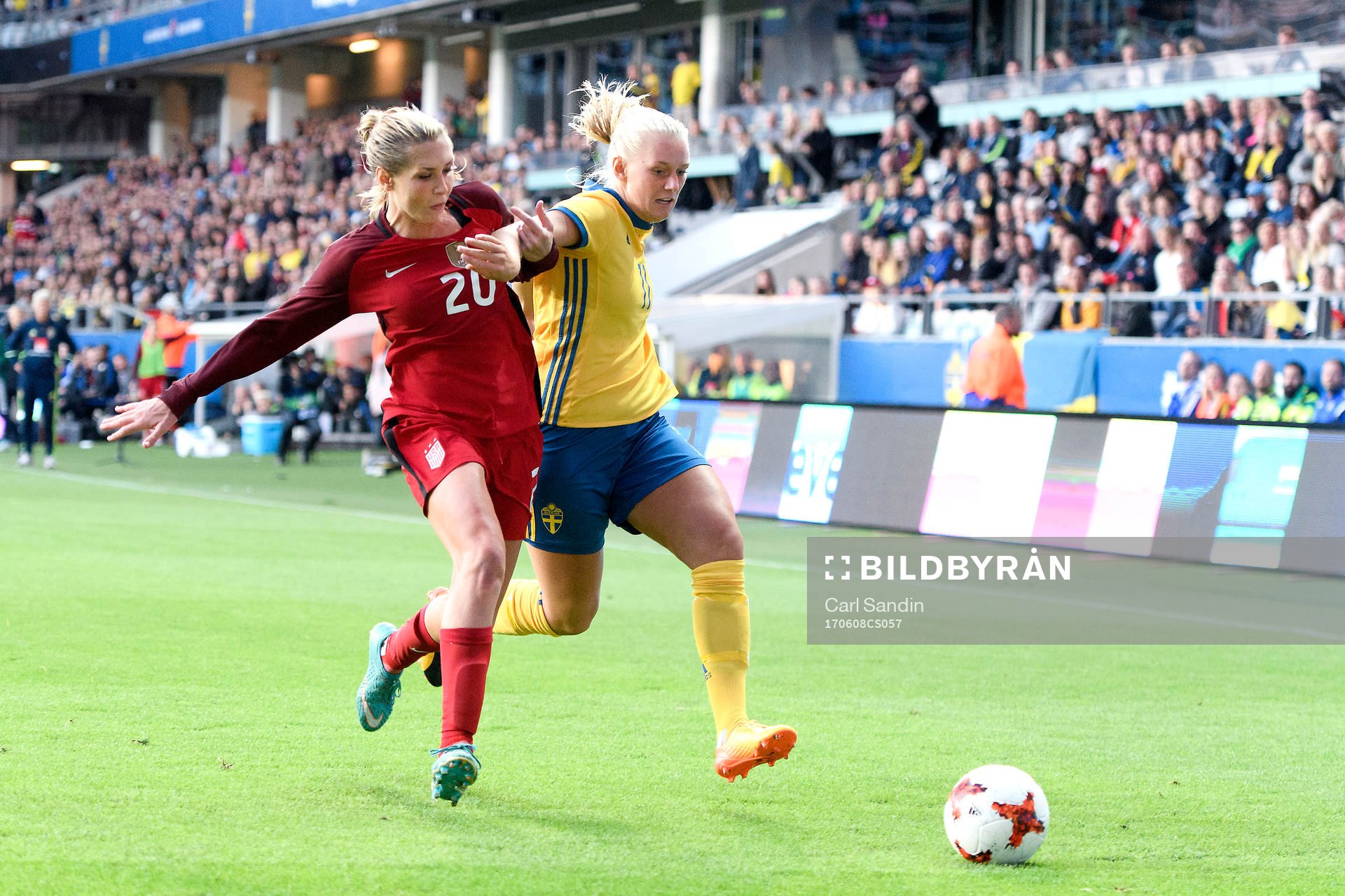 s Allie Long