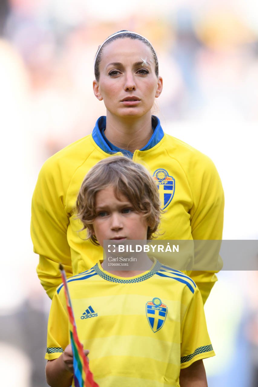 Sveriges Kosovare Asllani vid lineup innan