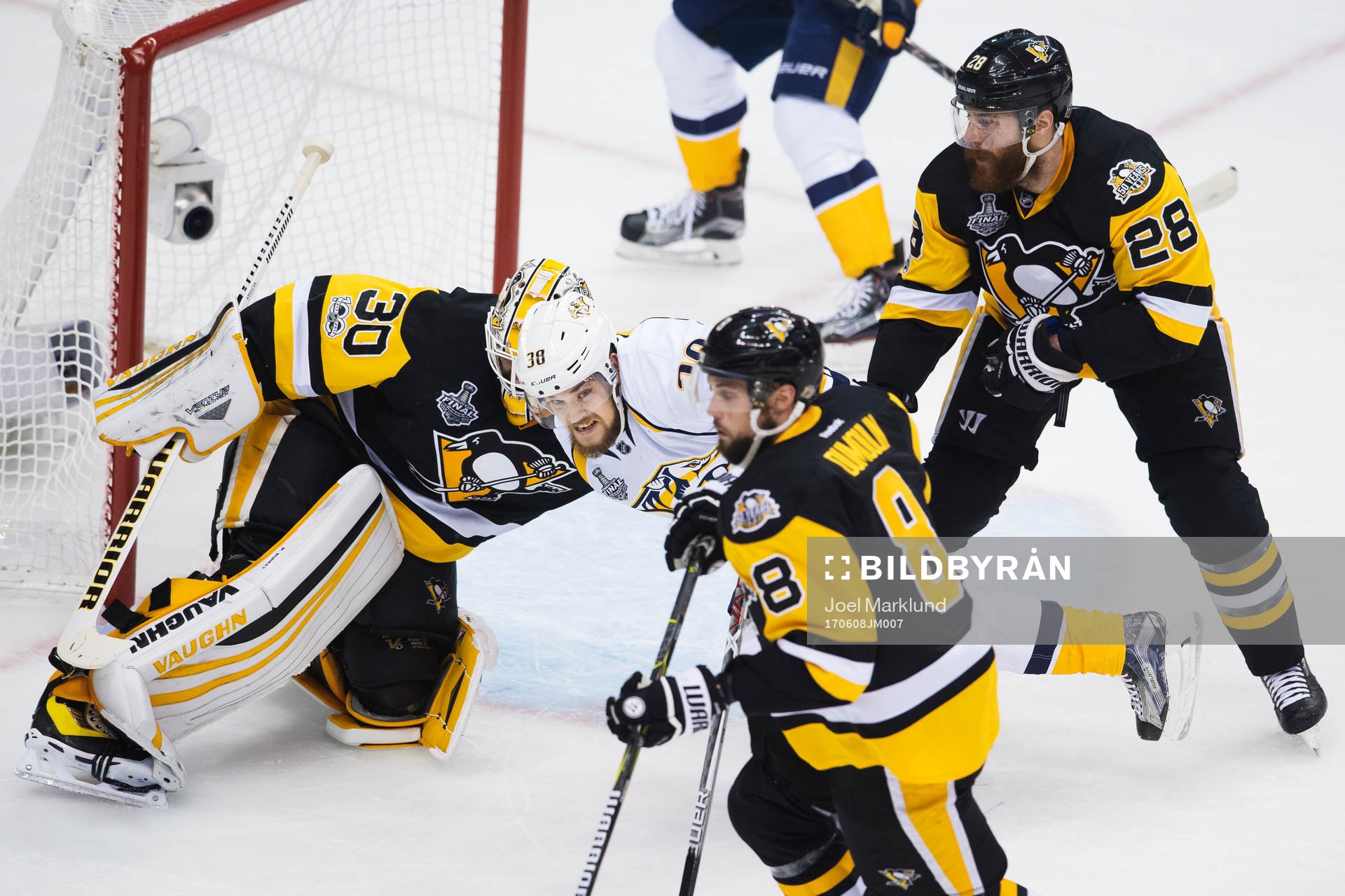 Nashvilles Viktor Arvidsson utmanar Pittsburghs målvakt