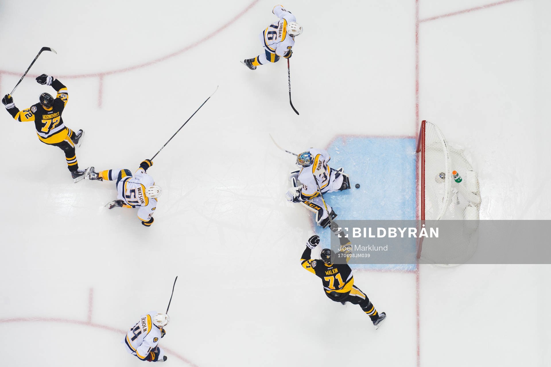 Pittsburghs Patric Hörnqvist och Evgeni Malkin jublar