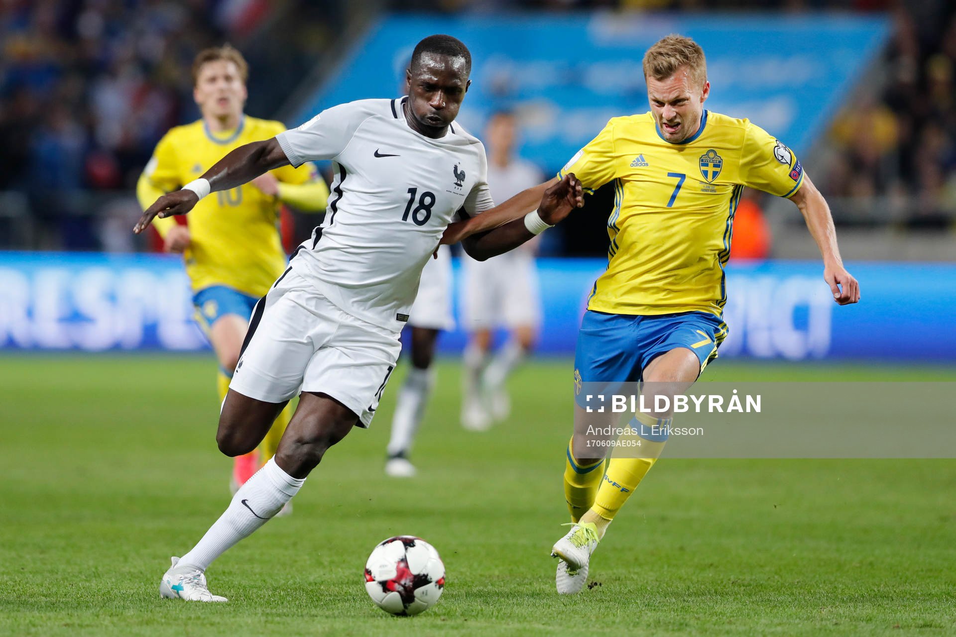 Frankrikes Moussa Sissoko och Sveriges Sebastian Larsson