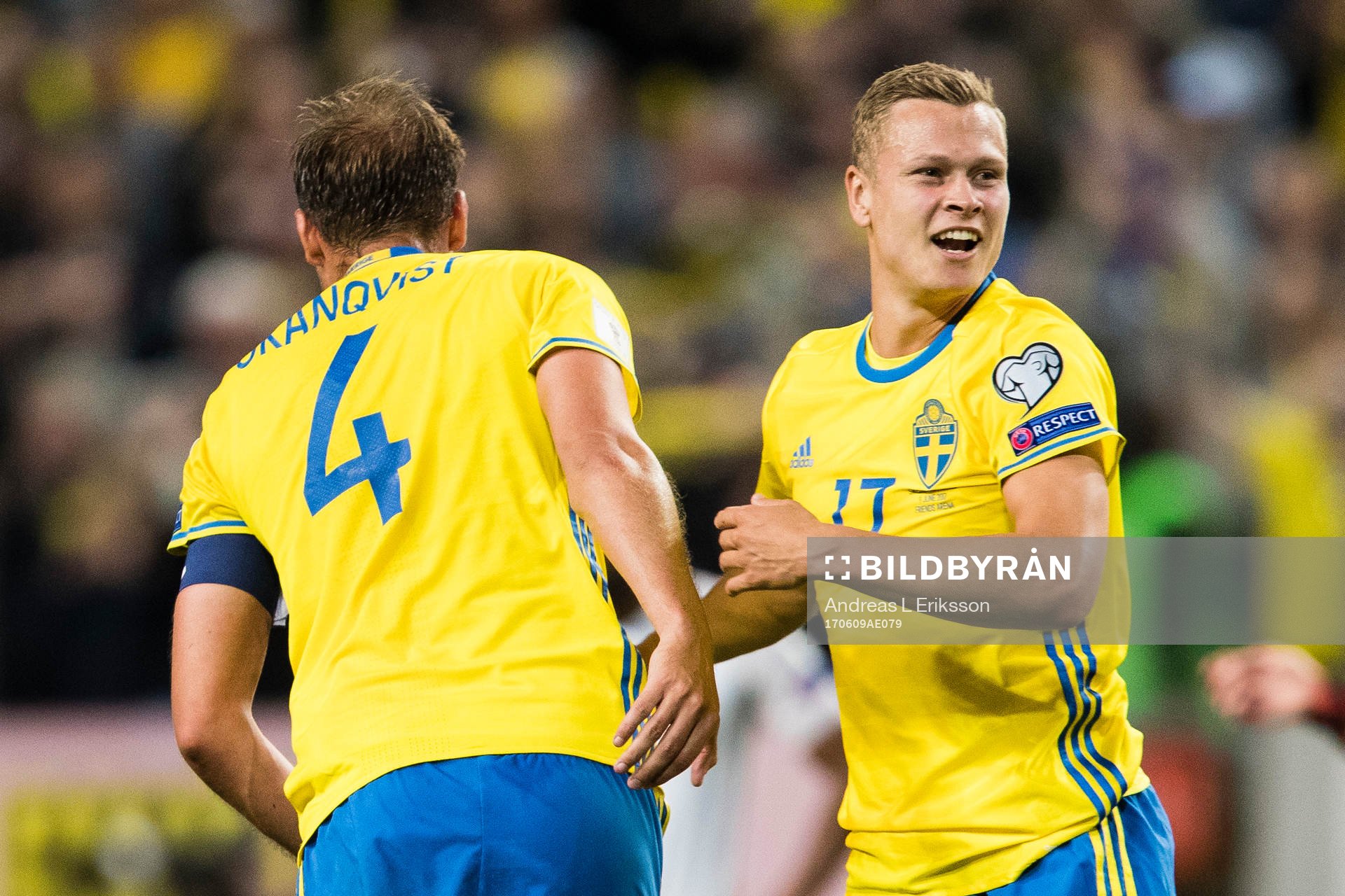 Sveriges Andreas Granqvist och Viktor Claesson jublar