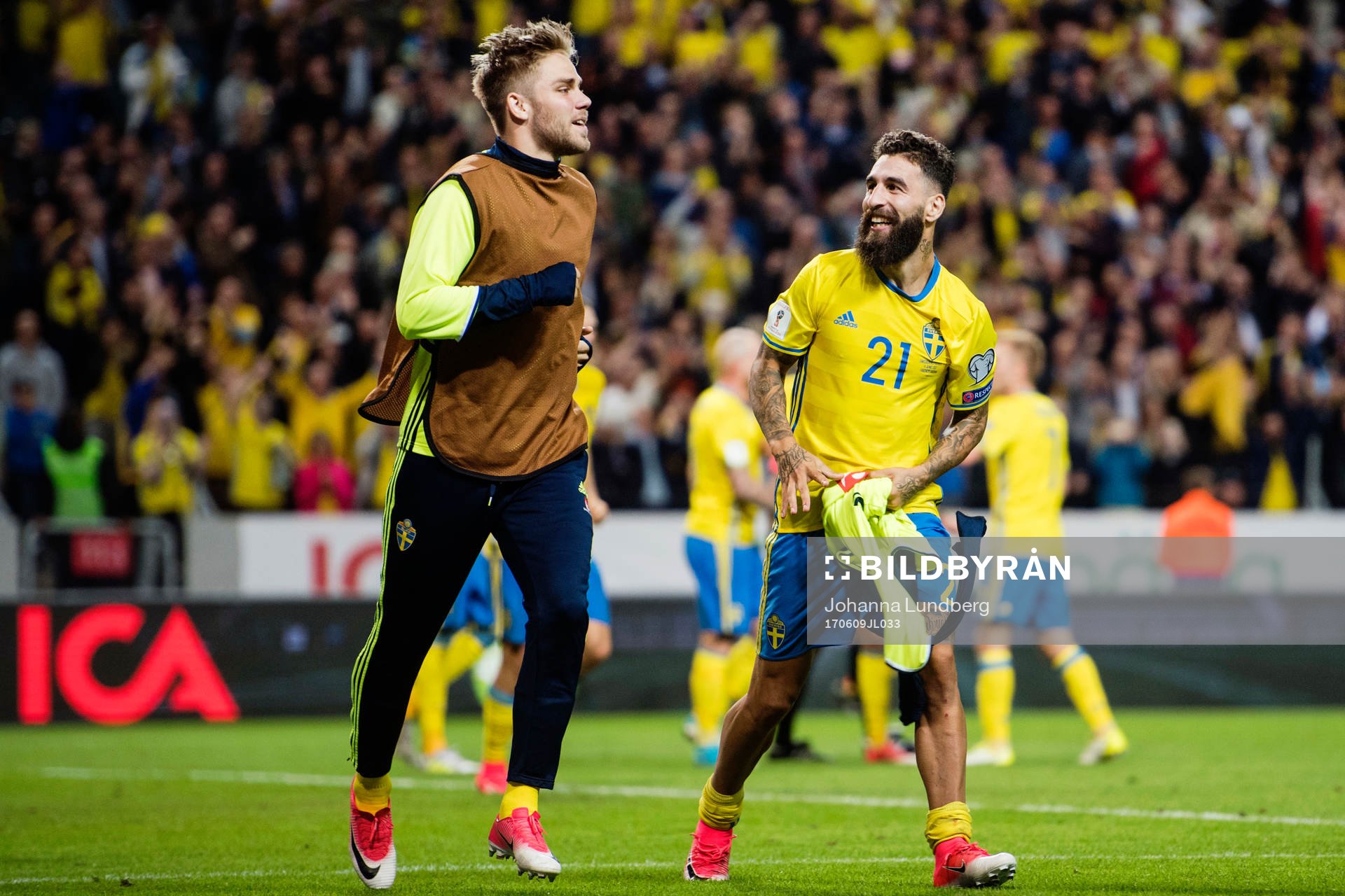 Sveriges Jimmy Durmaz jublar