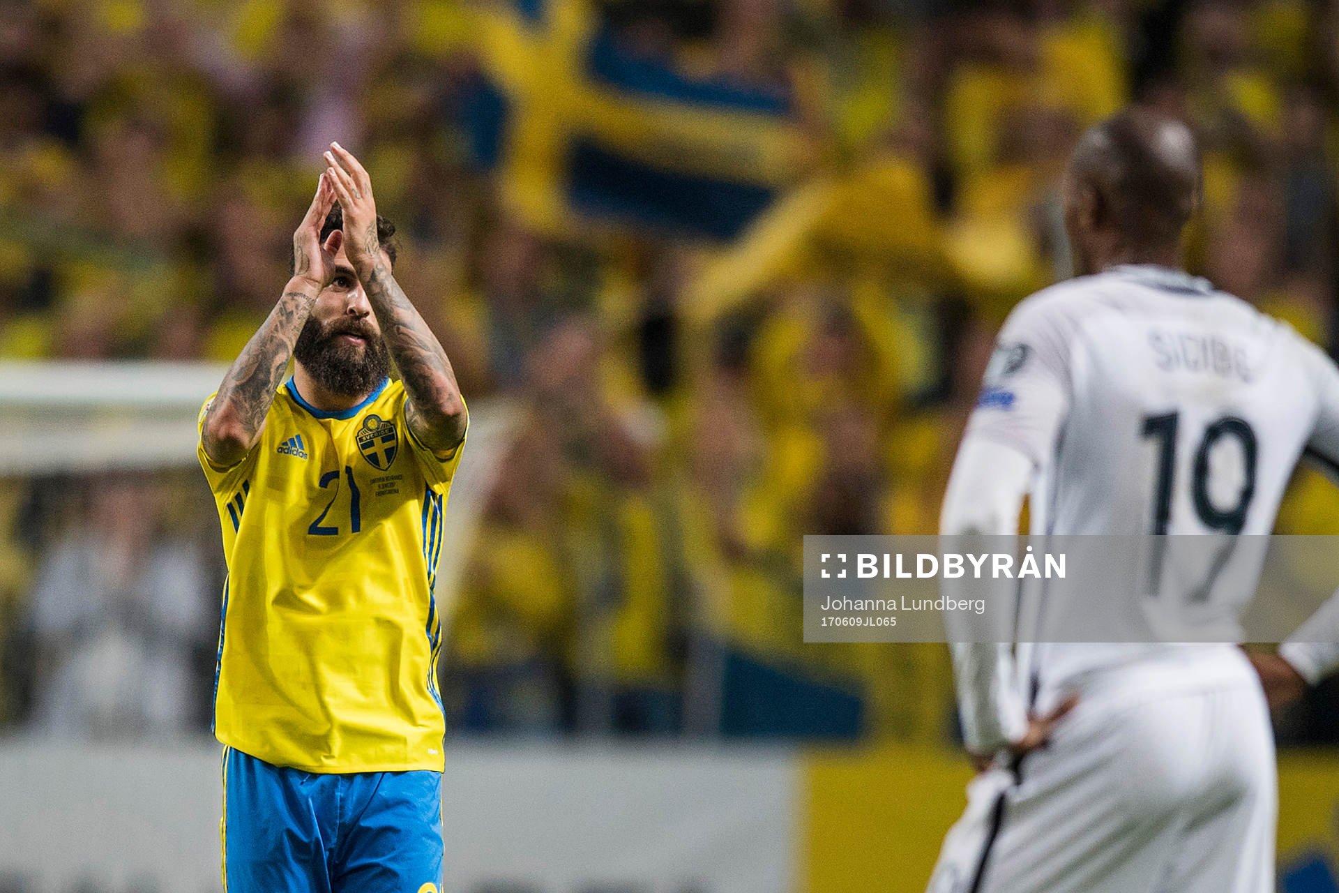 Sveriges Jimmy Durmaz tackar publiken