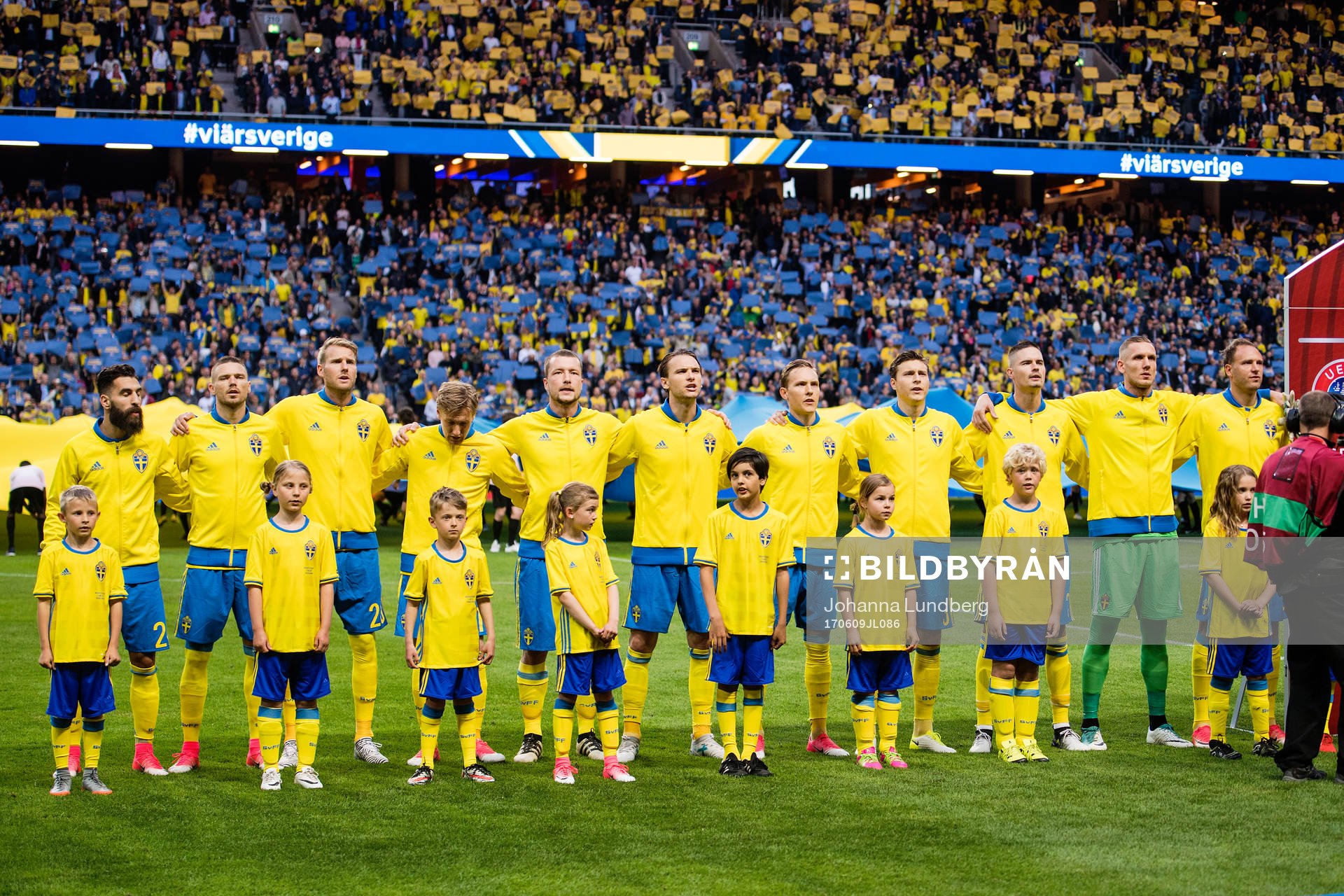 Sveriges spelare står uppställda