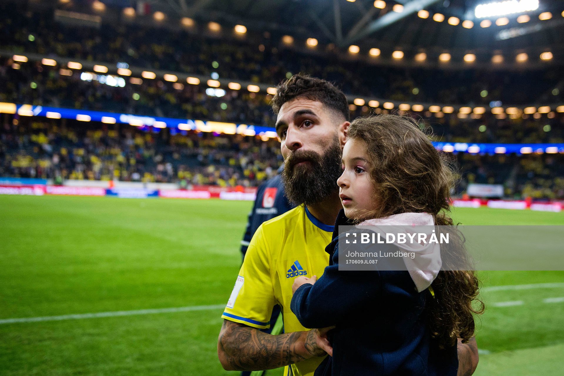 Sveriges Jimmy Durmaz med sin dotter