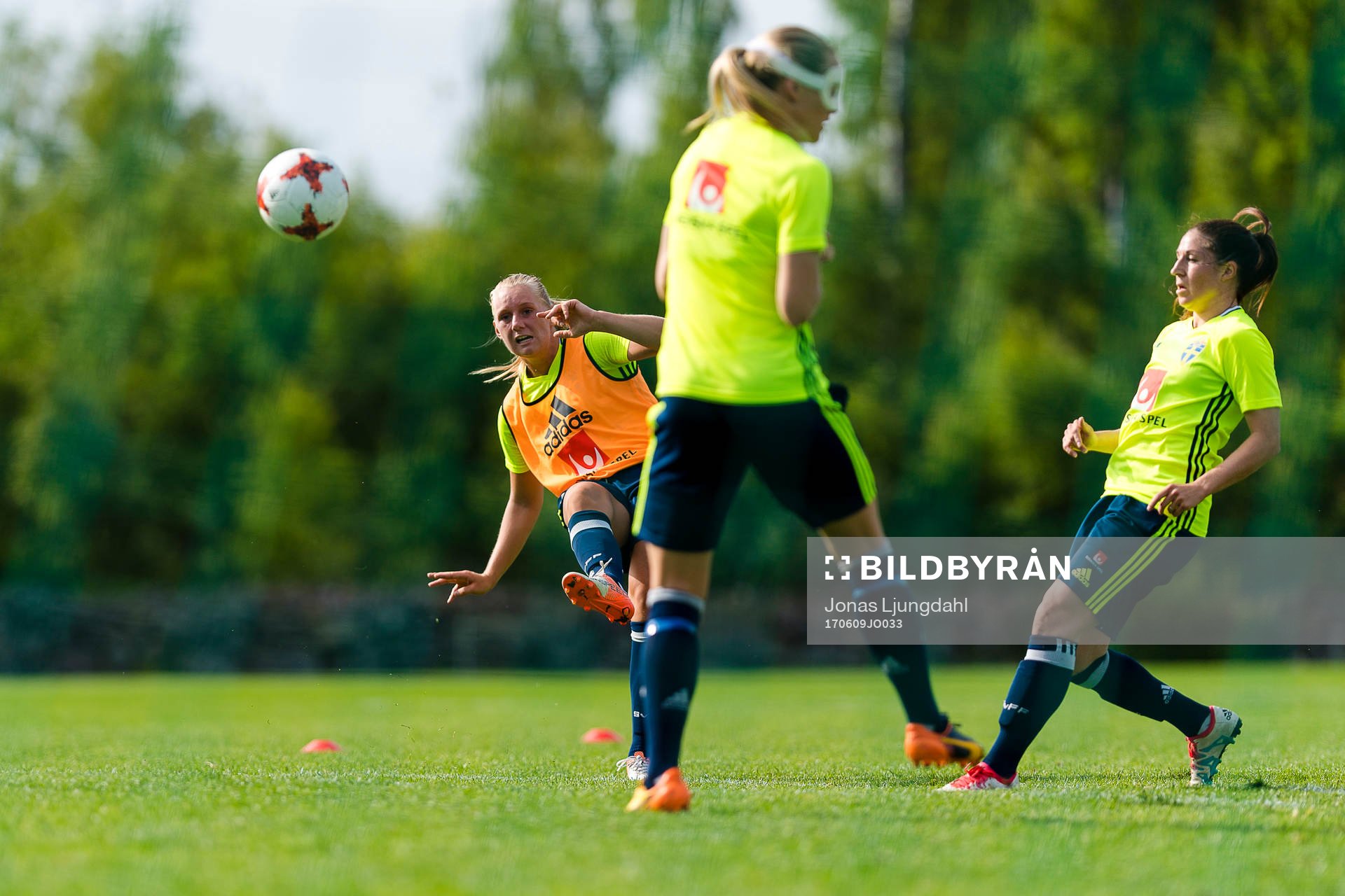 Sveriges Stina Blackstenius under en träning med det svenska damlandslaget i fotboll den 9 juni 2017 i Växjö.
