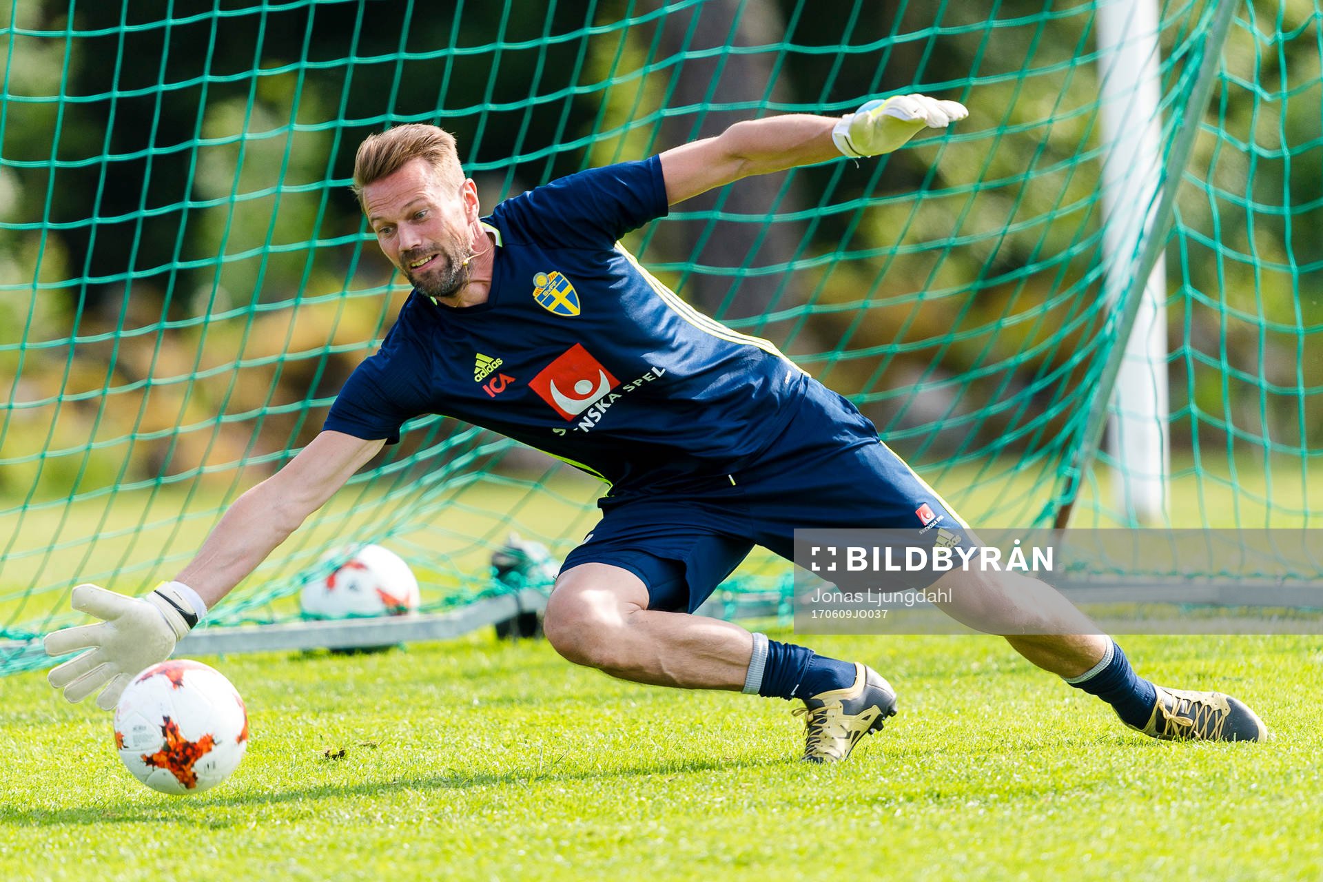 Sveriges koordinator Magnus Andersson under en träning med det svenska damlandslaget i fotboll den 9 juni 2017 i Växjö.