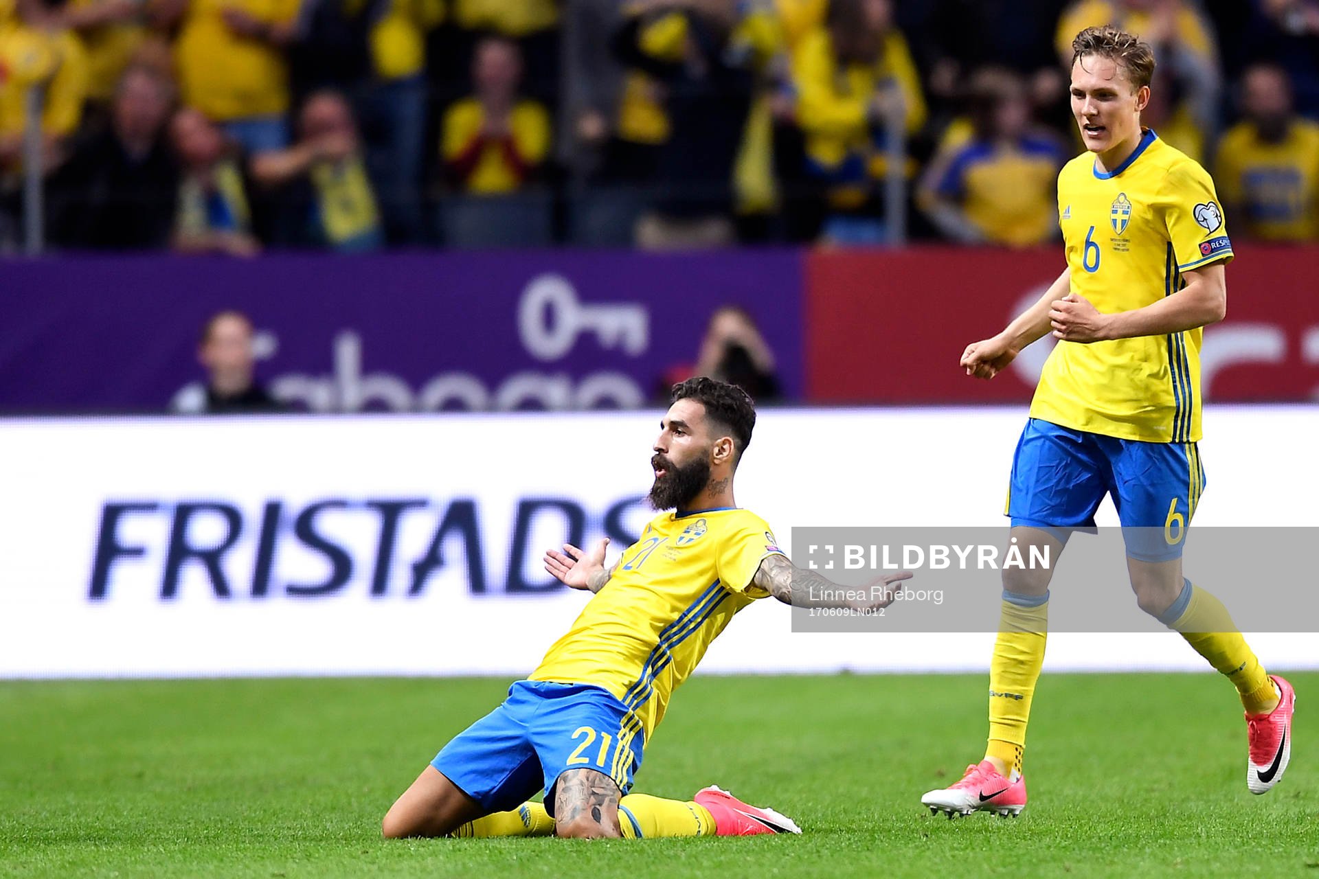 Sveriges Jimmy Durmaz jublar
