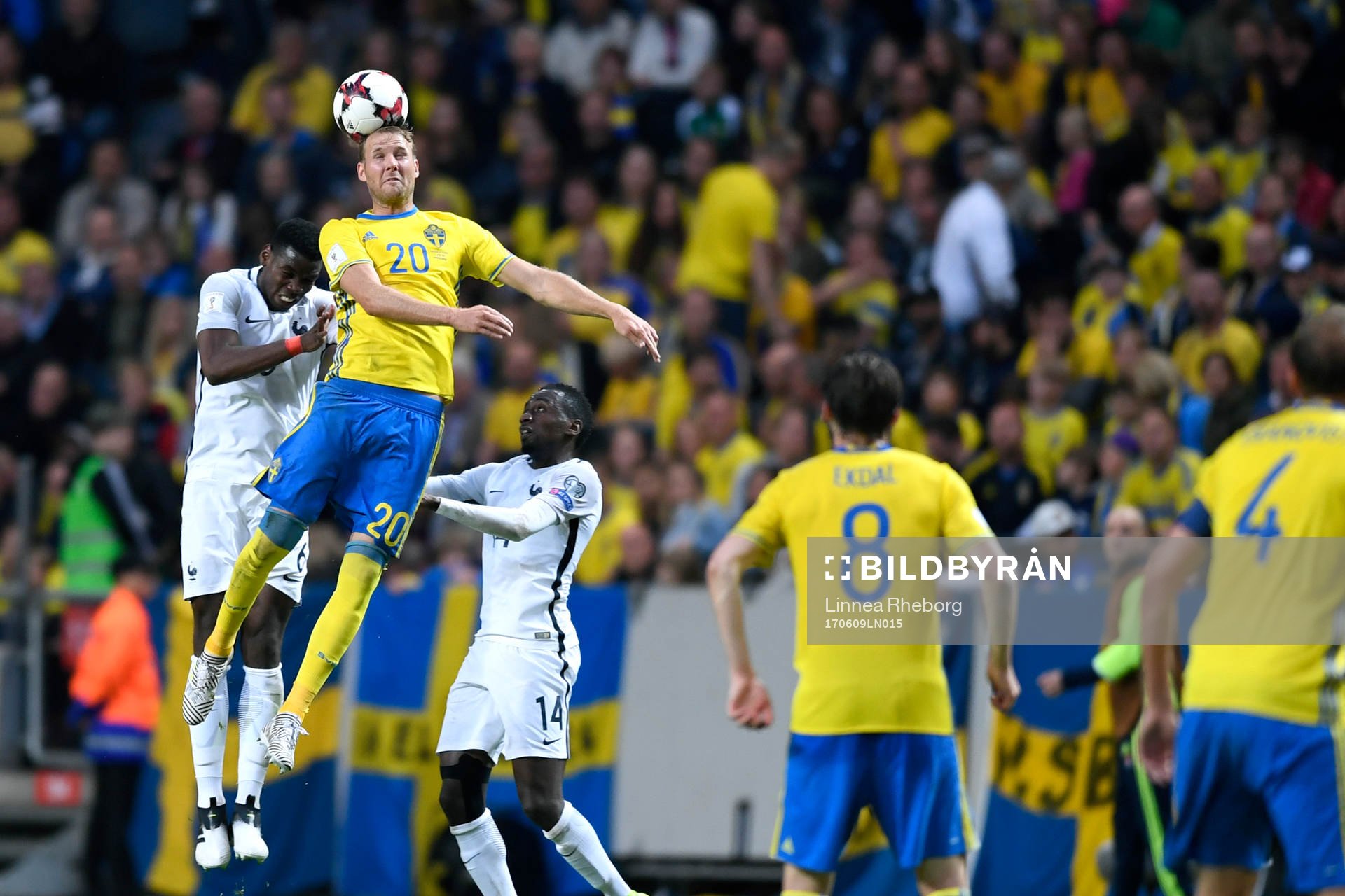 Nickduell mellan Frankrikes Paul Pogba och Sveriges Ola