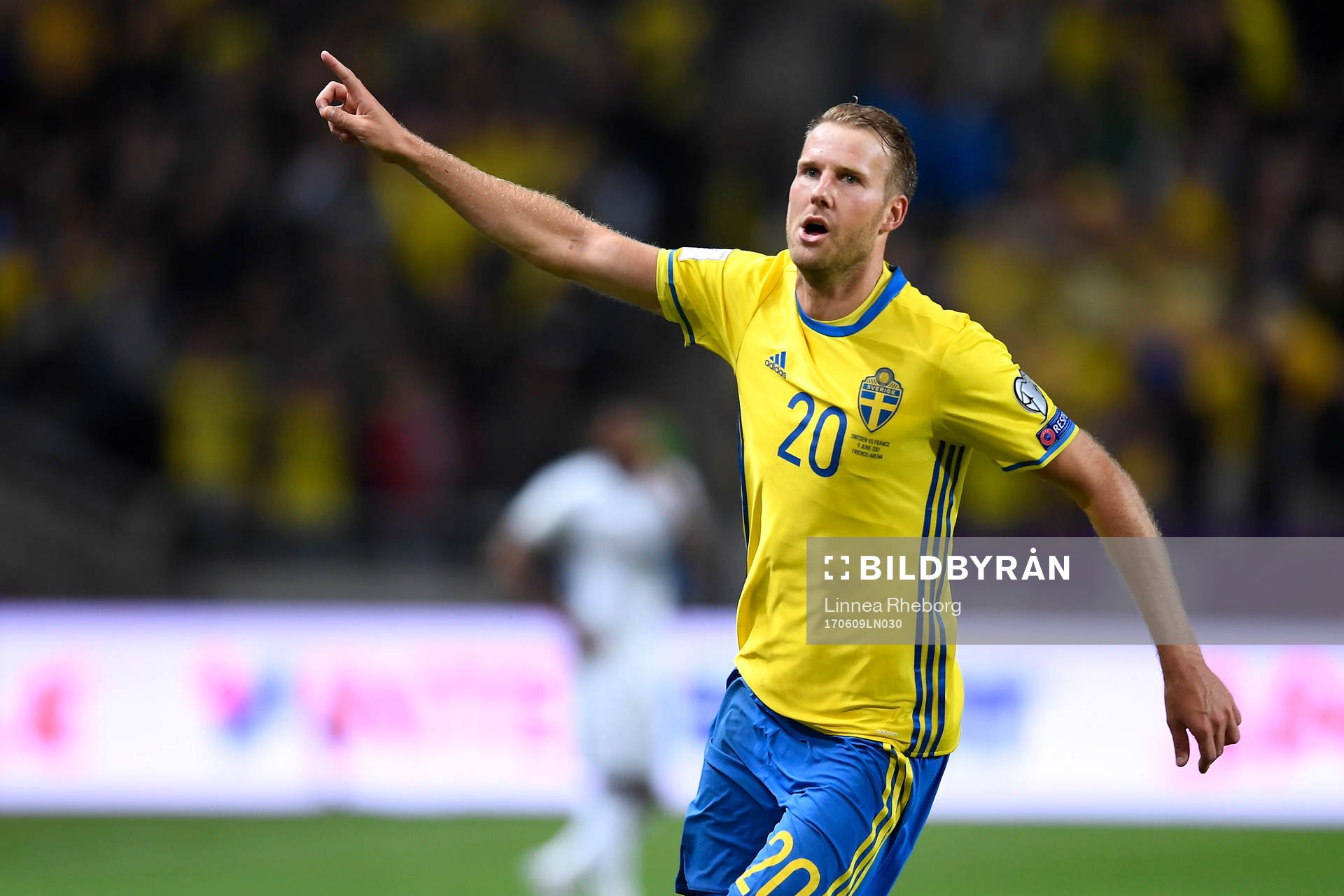 Sveriges Ola Toivonen jublar