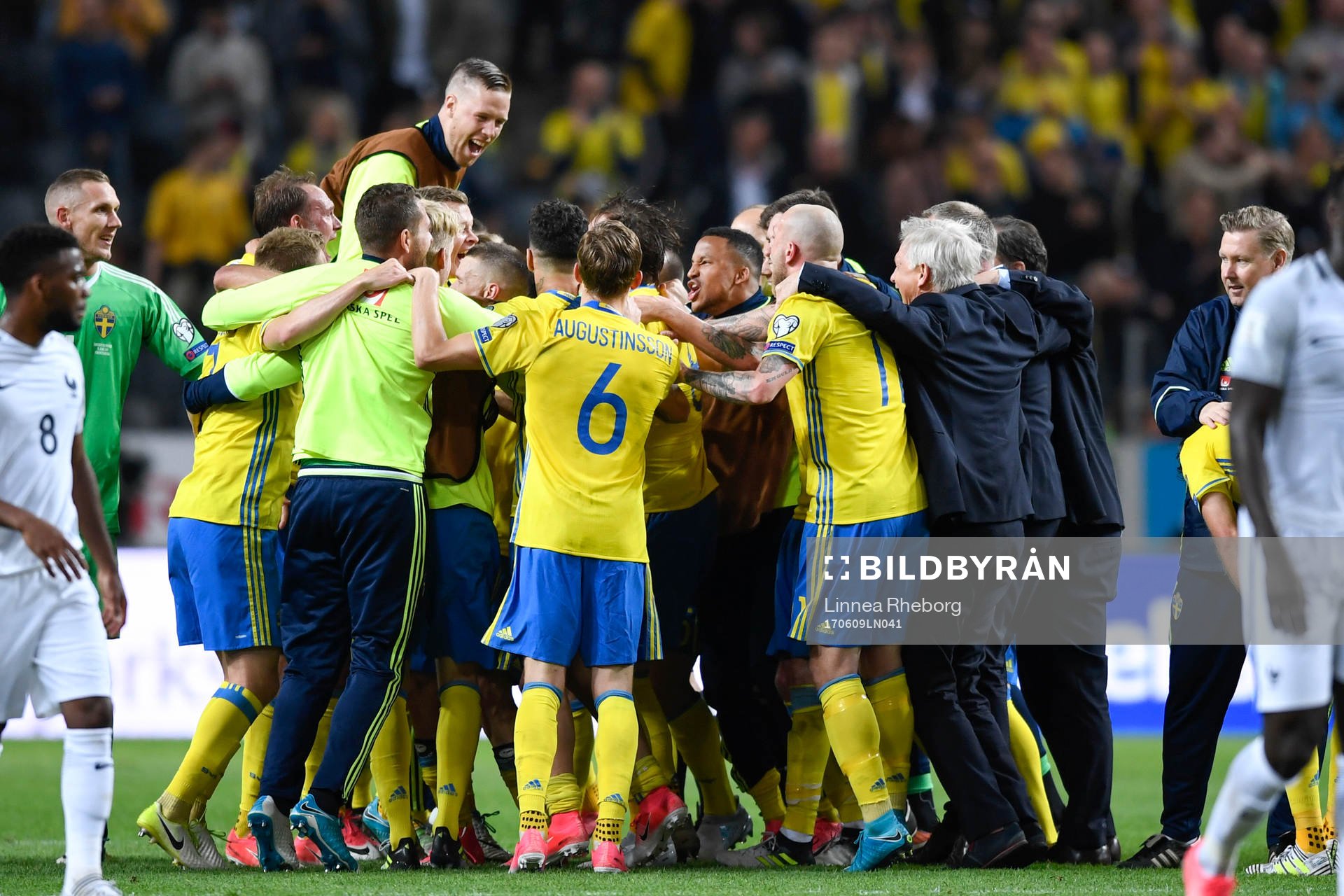 De svenska spelarna jublar