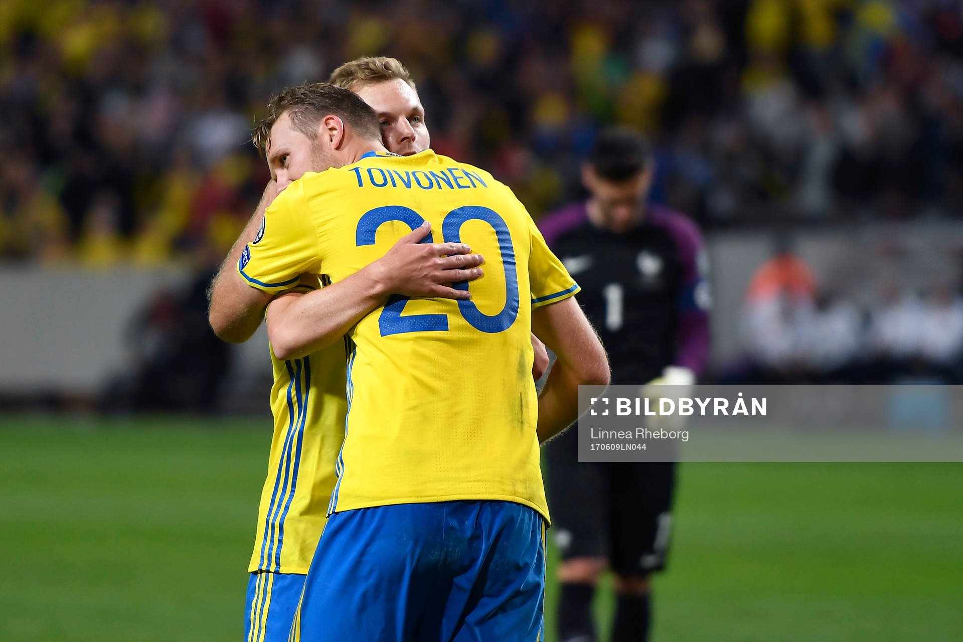 Sveriges Sebastian Larsson kramar om Ola Toivonen