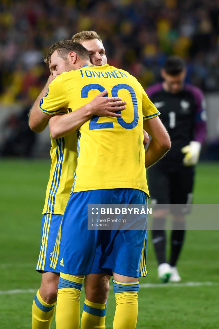 Sveriges Sebastian Larsson kramar om Ola Toivonen