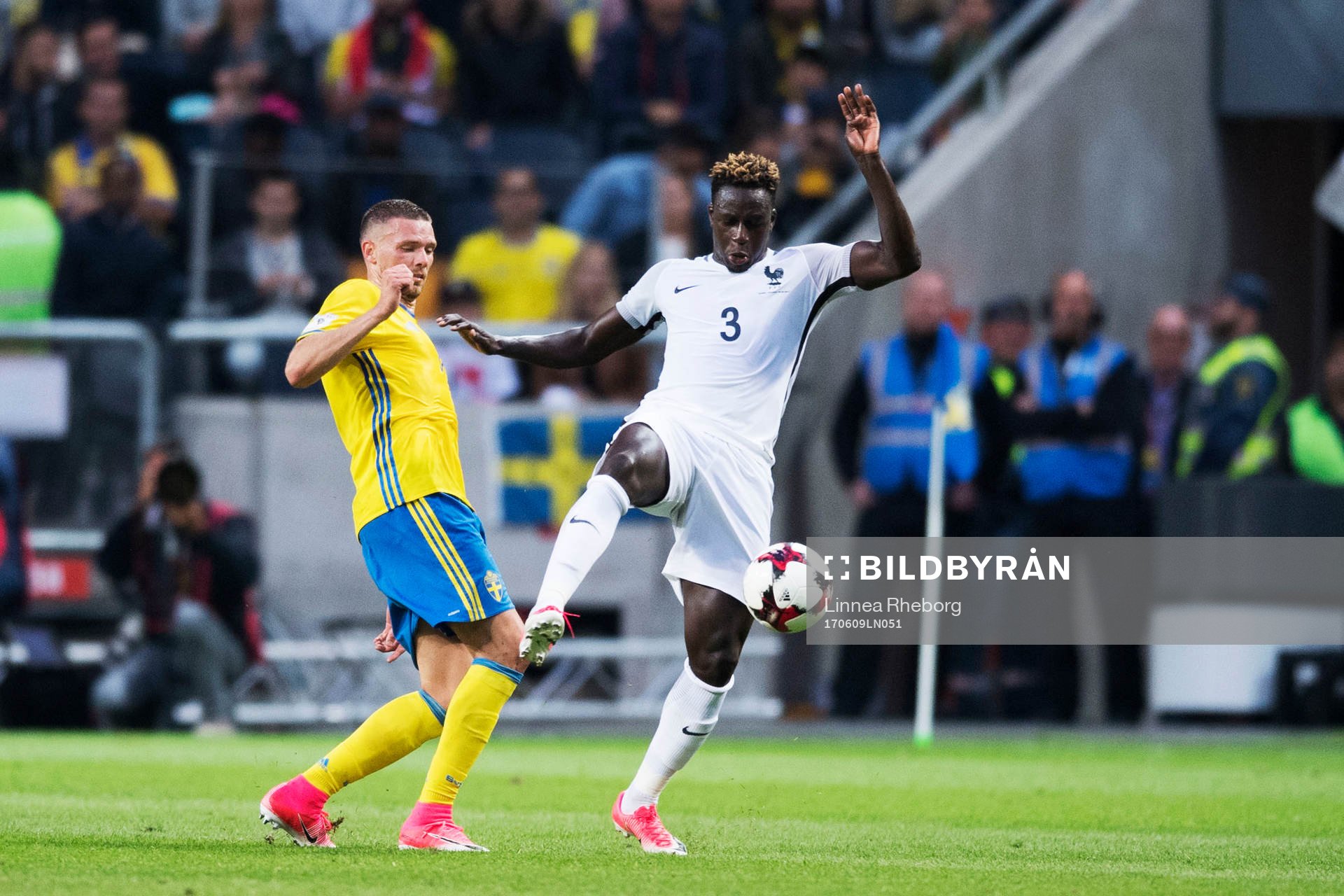 Sveriges Marcus Berg och Frankrikes Benjamin Mendy