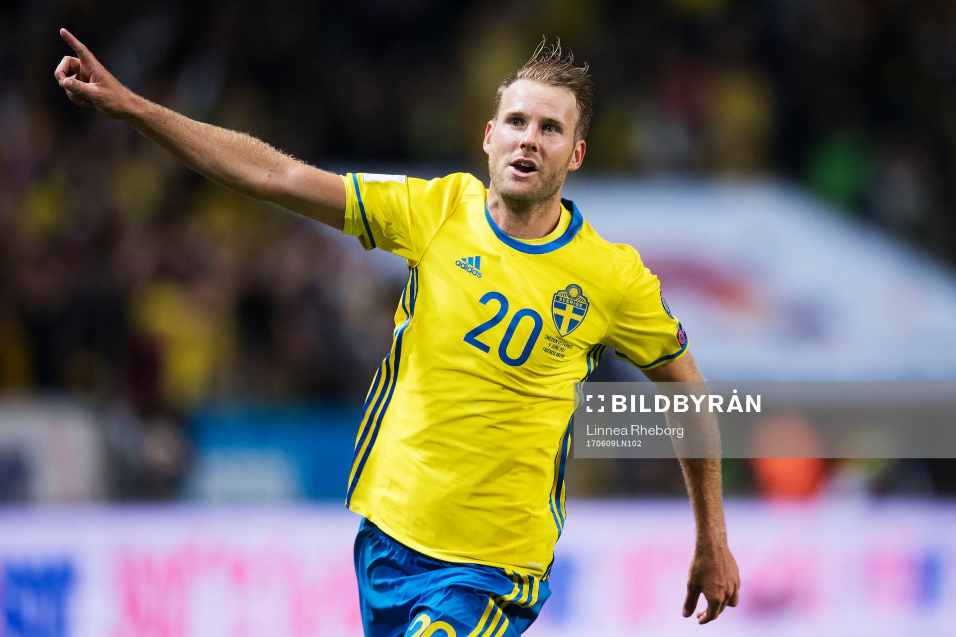 Sveriges Ola Toivonen jublar
