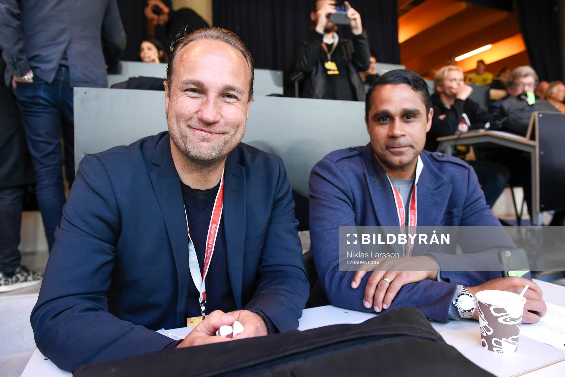 Chris Härenstam och Daniel Nannskog, SVT, innan fotbollsmatchen i VM-kvalet mellan Sverige och Frankrike den 9 juni 2017 i Stockholm.