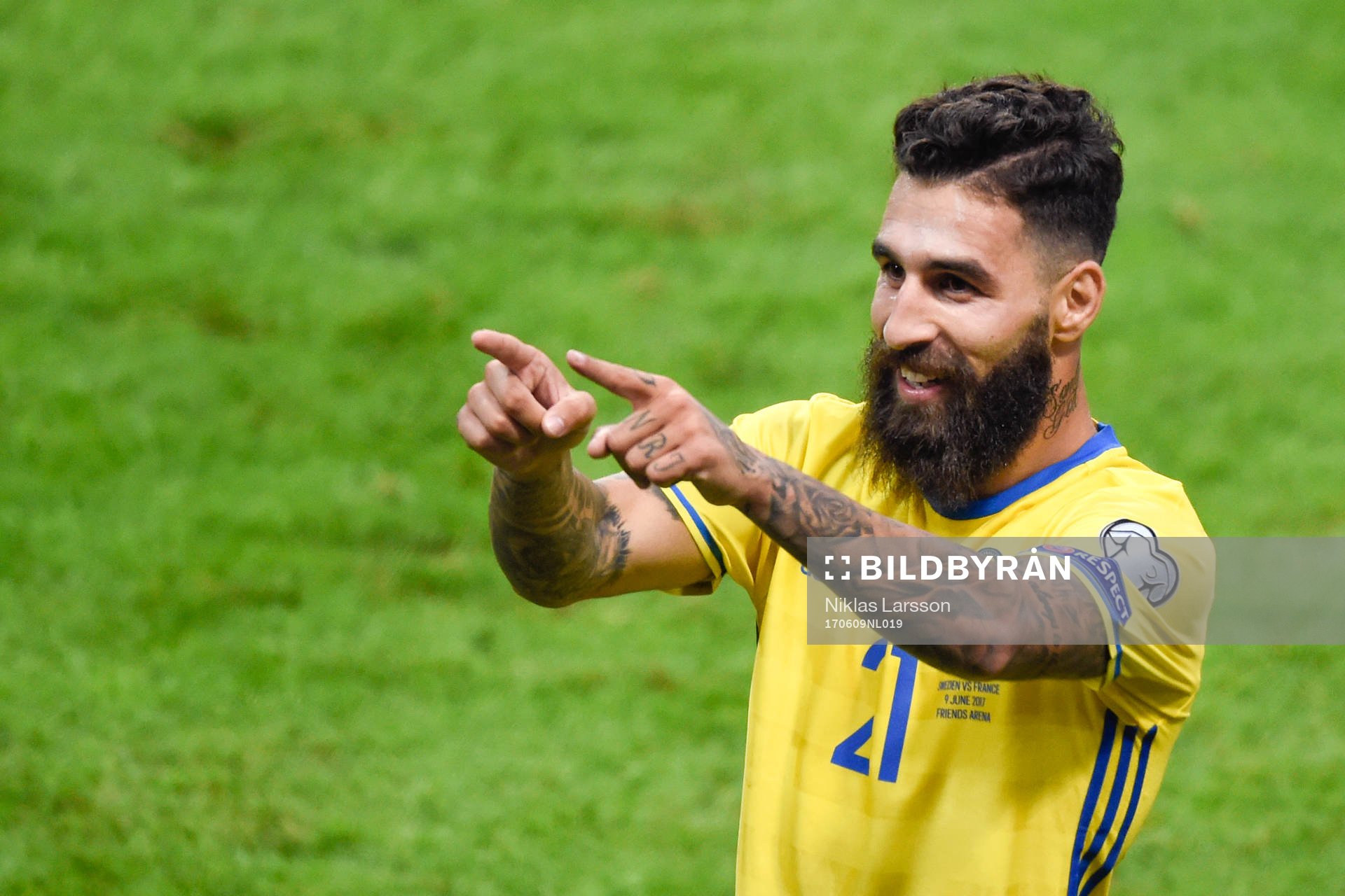 Sveriges Jimmy Durmaz jublar