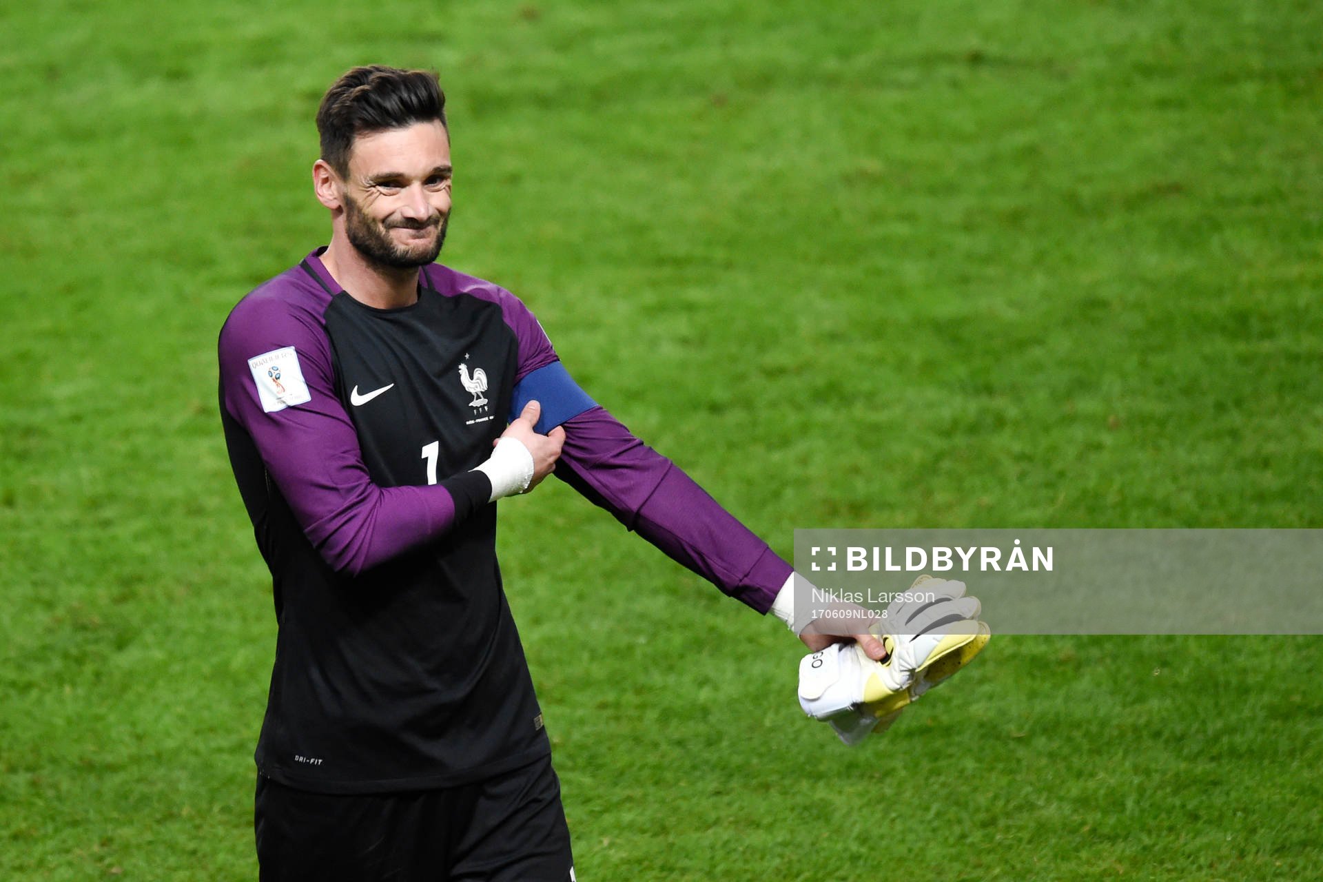 Frankrikes målvakt Hugo Lloris deppar