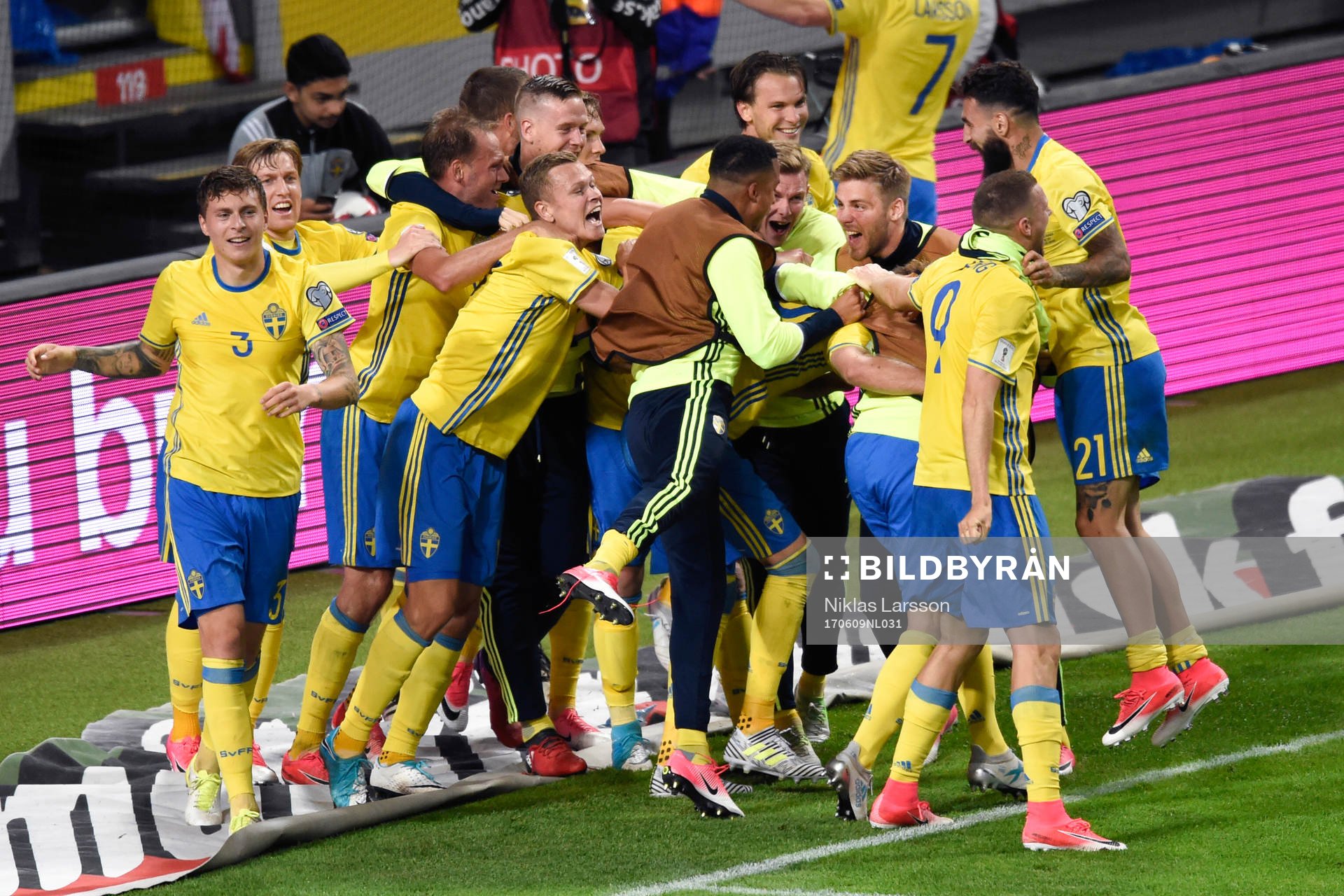 Sveriges spelare jublar