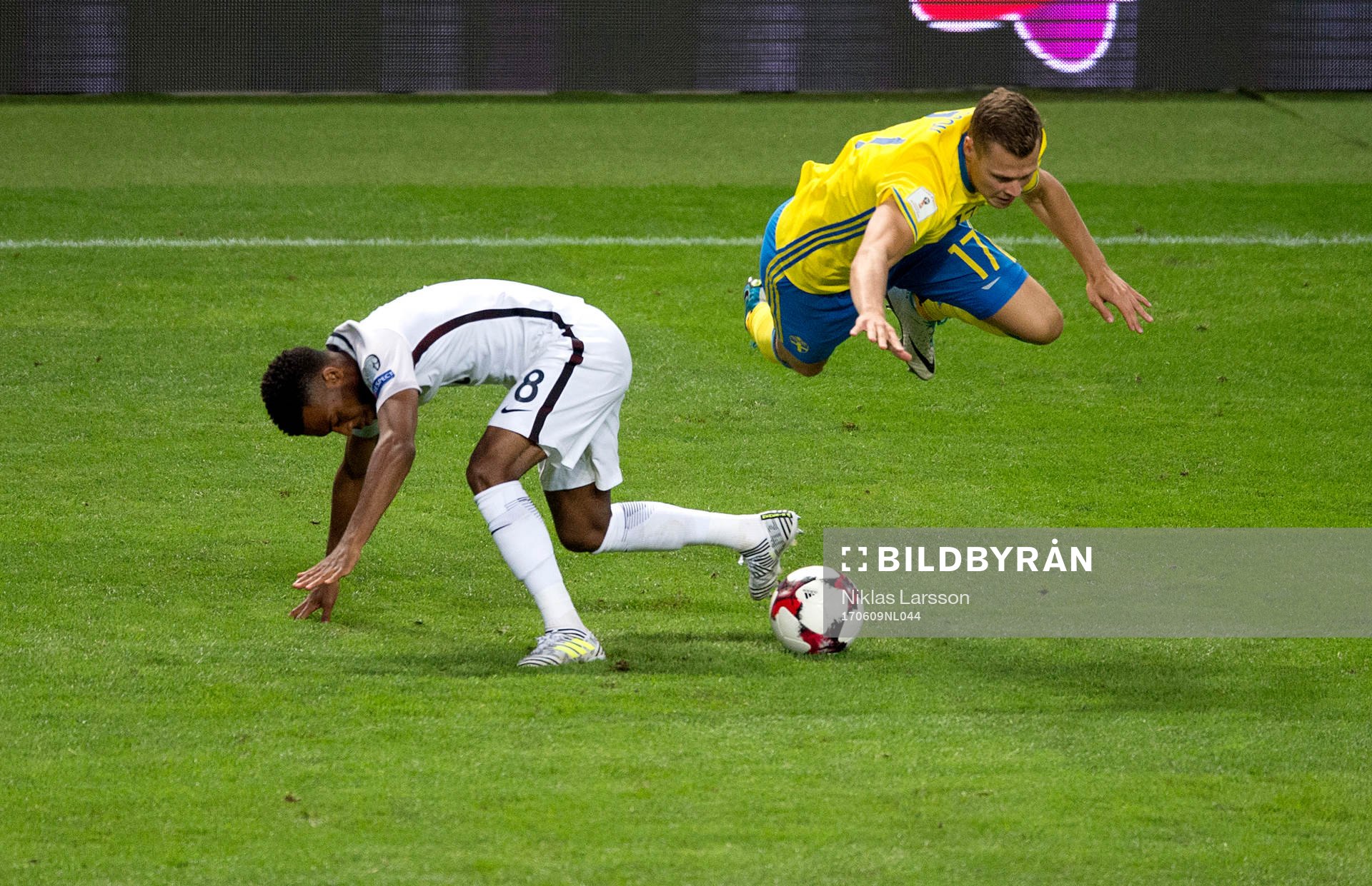 Sveriges Viktor Claesson och Frankrikes Thomas Lemar