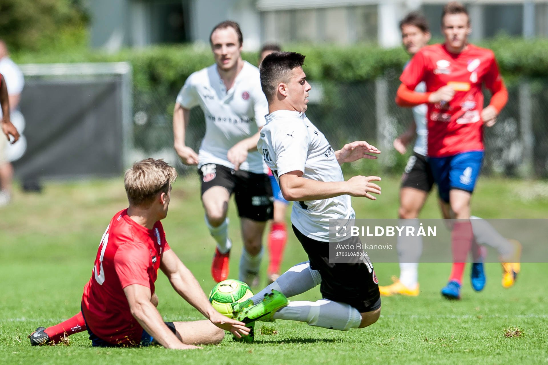 Hittarps Adonis Berisha fälls av Högaborg spelare