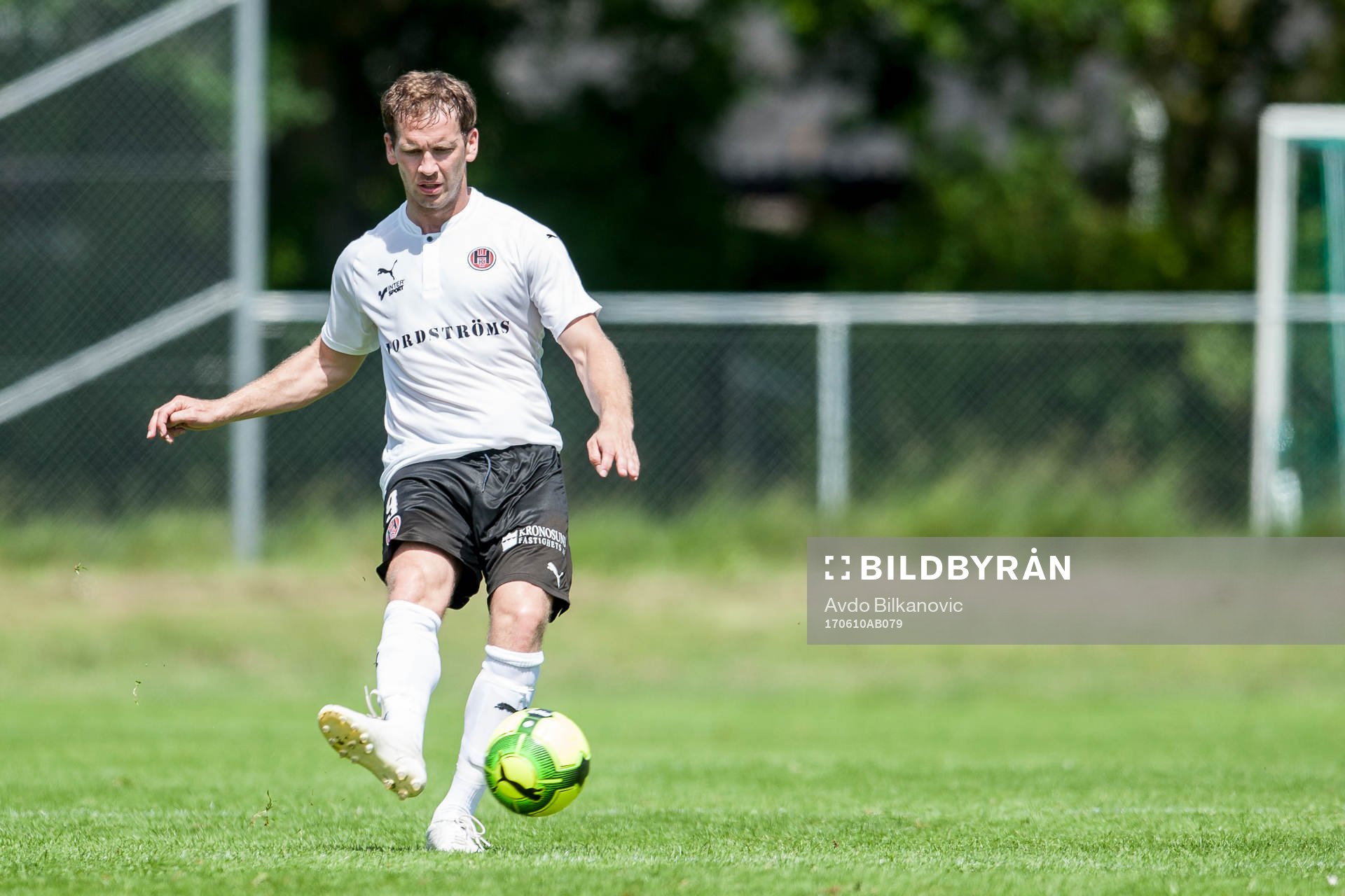Hittarps Felix Erlanson under fotbollsmatchen i Division 2 mellan Hittarp och Höganäs den 10 juni 2017 i Hittarp.