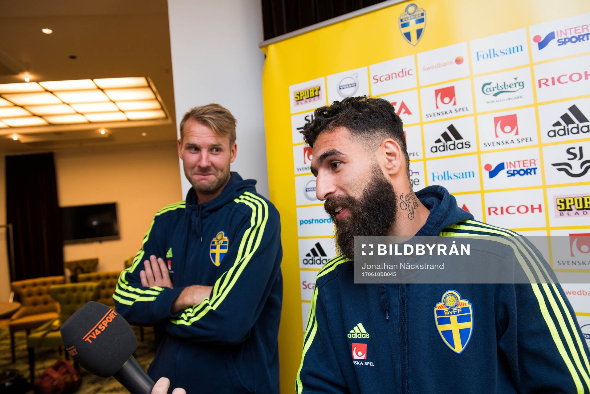 Sveriges Jimmy Durmaz ooh Ola Toivonen