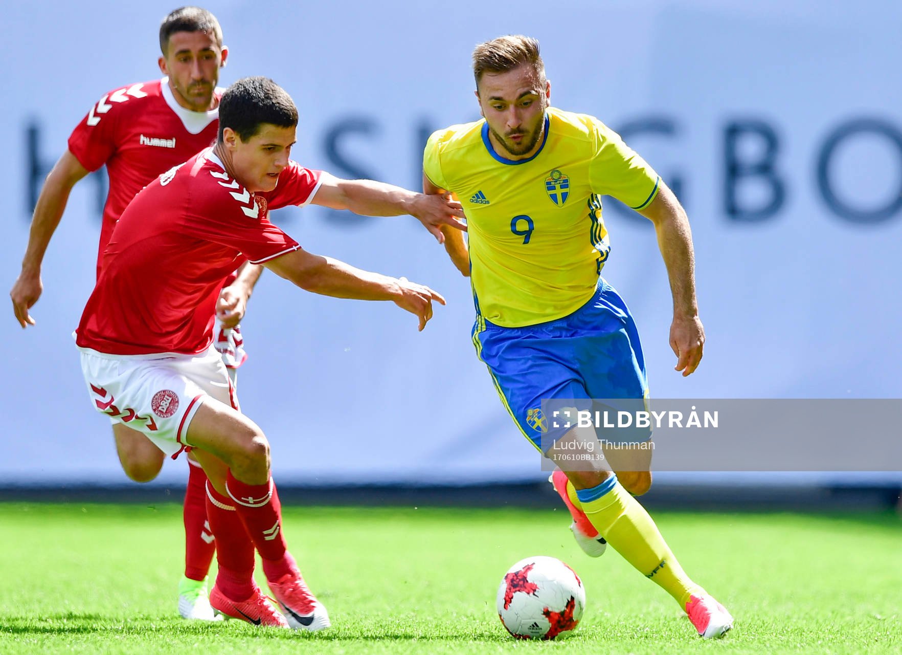 Danmarks Christian Norgaard jagar Sveriges Muamer Tankovic