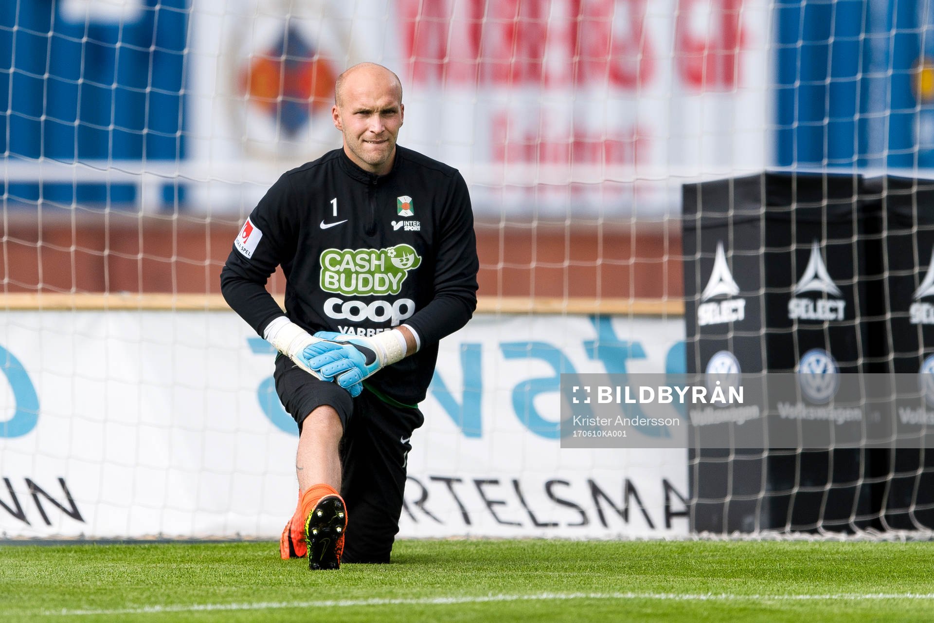 Varbergs målvakt Peter Dahlberg före fotbollsmatchen i