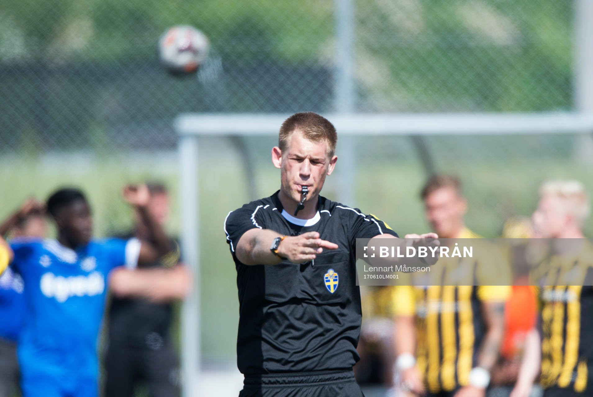 Domaren i matchen i division 2 mellan Kvarnby och IFK